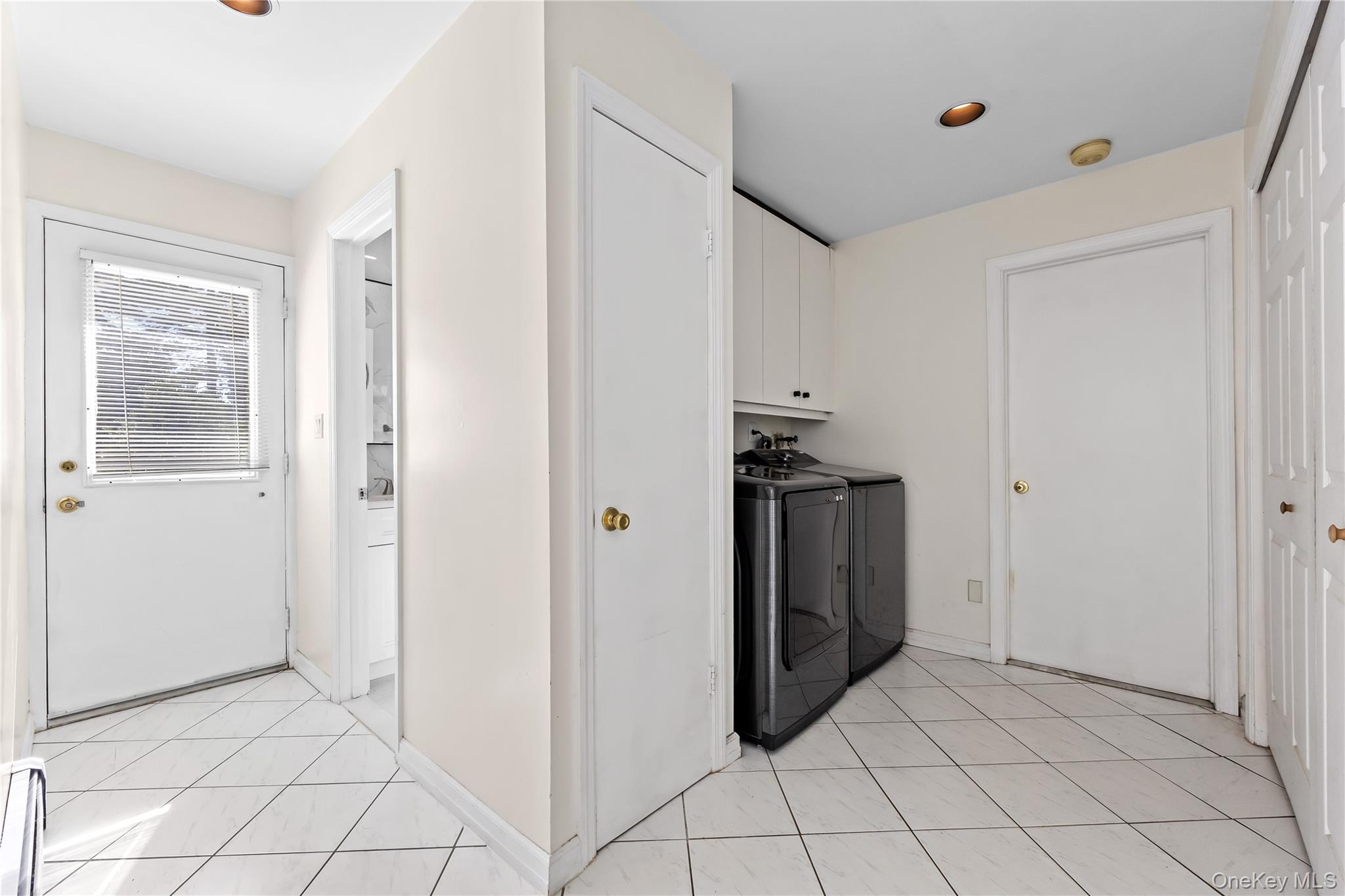 6 Clearmeadow Lane, Woodbury, NY 11797