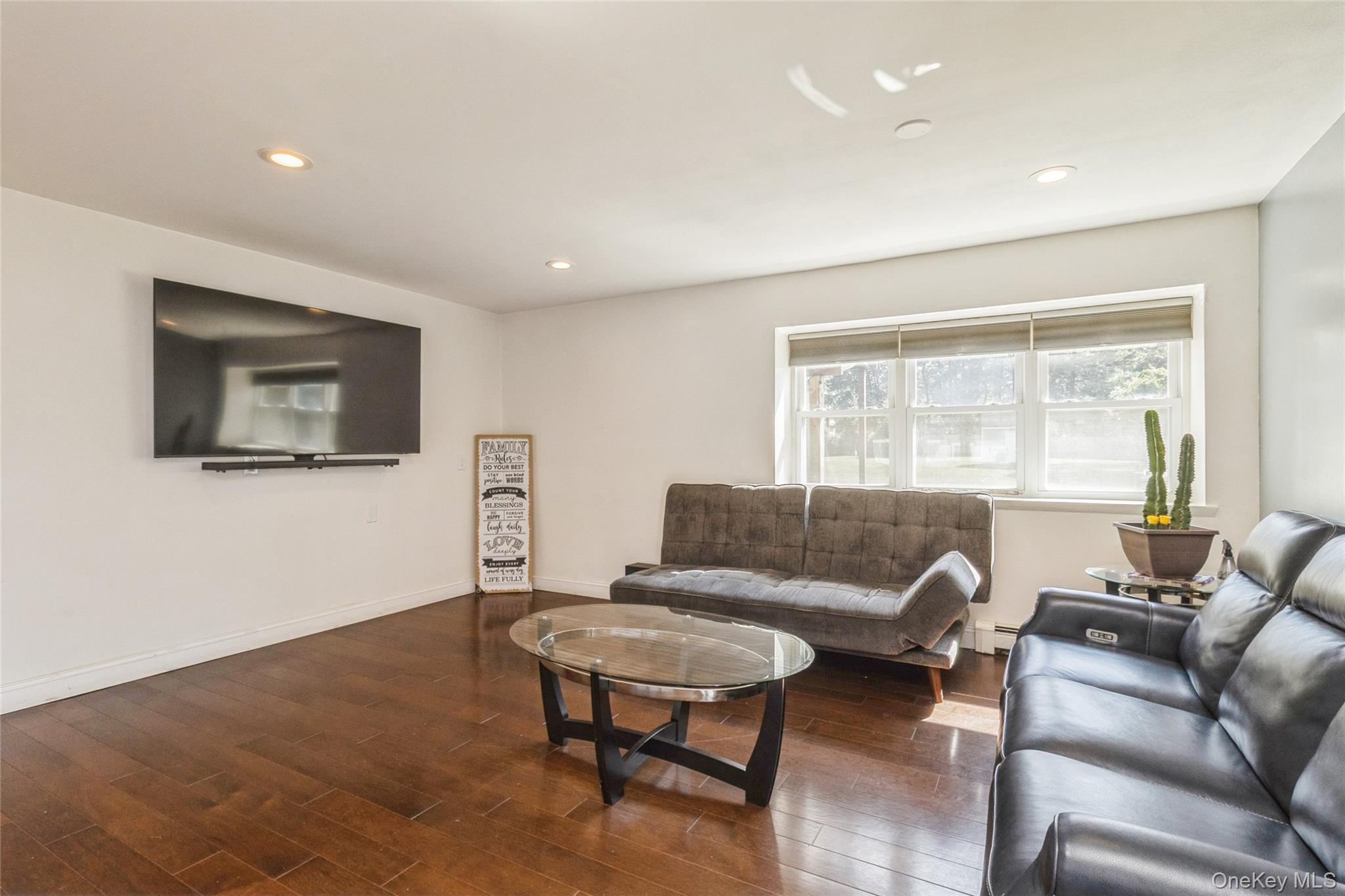 4 Monarch Avenue, Selden, NY 11784