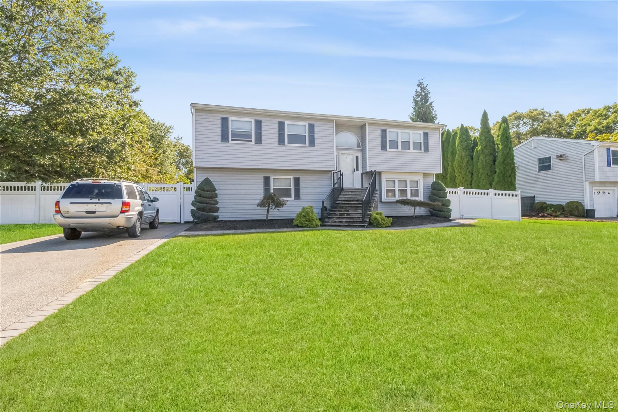 4 Monarch Avenue, Selden, NY 11784