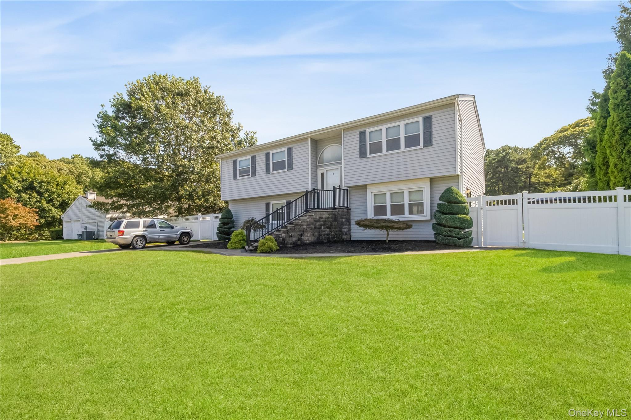 4 Monarch Avenue, Selden, NY 11784