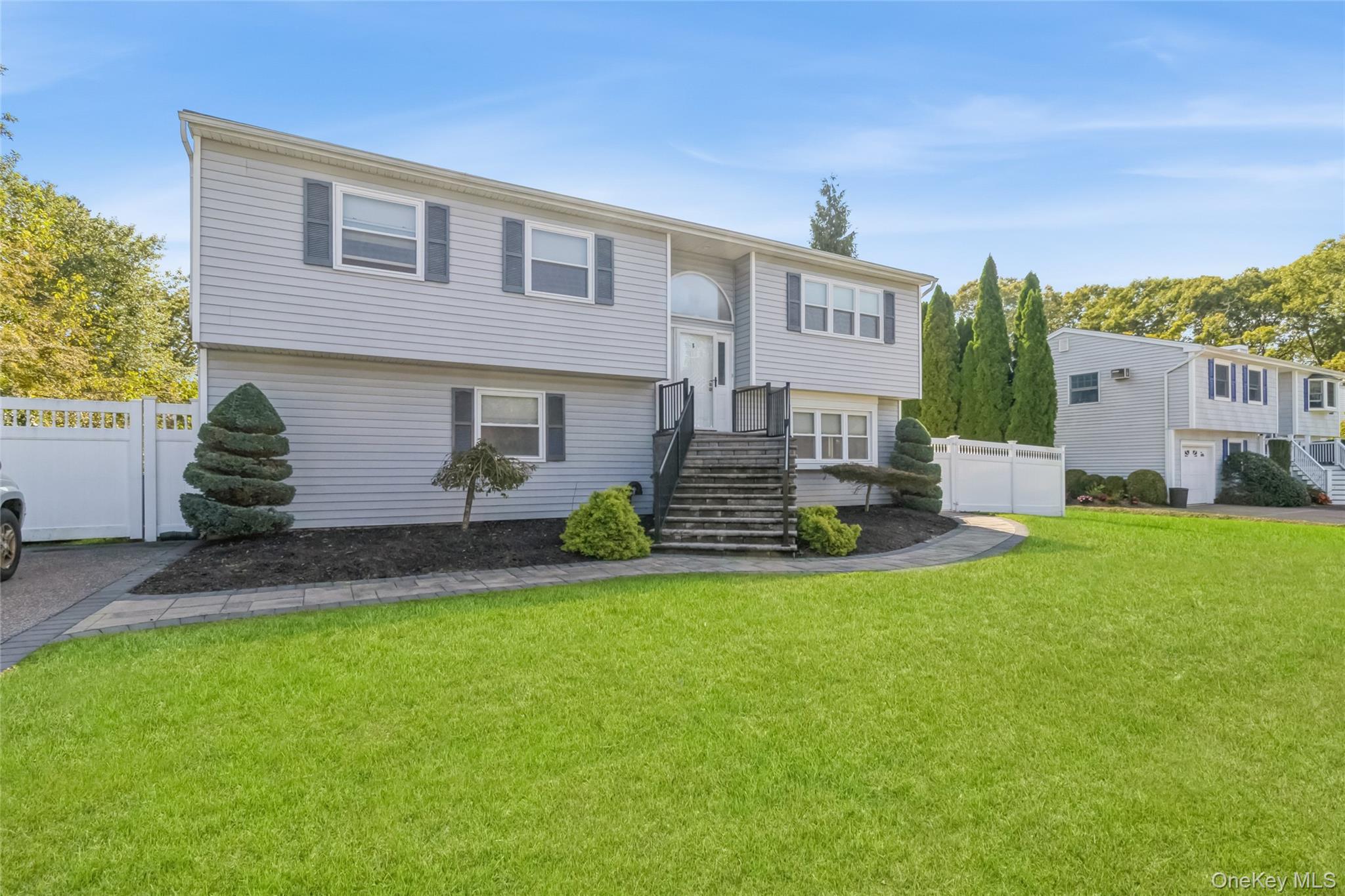 4 Monarch Avenue, Selden, NY 11784