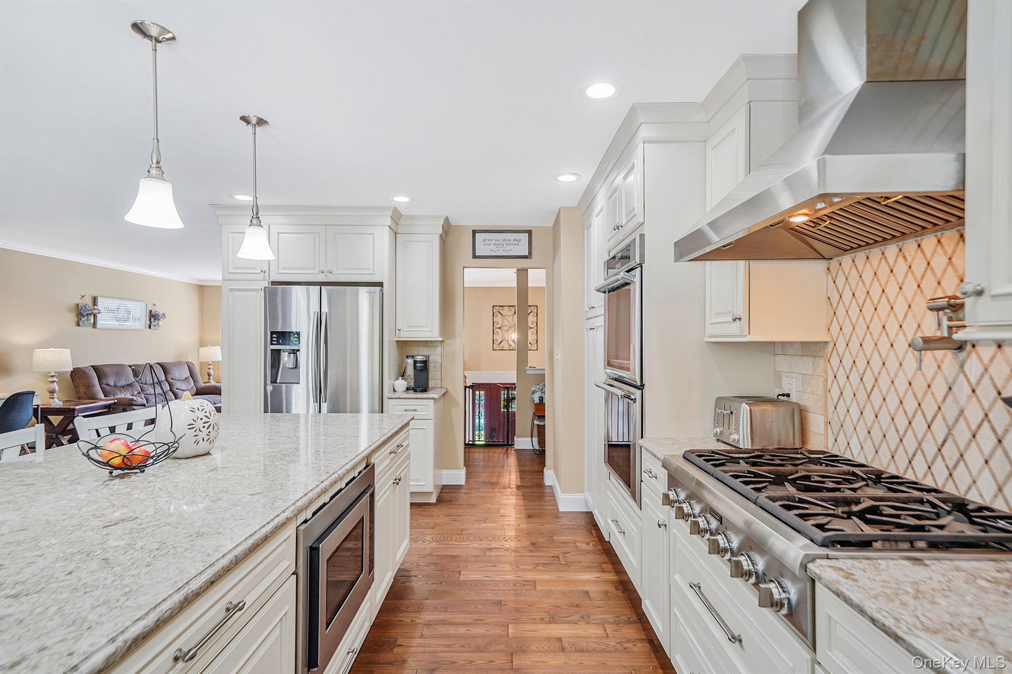 5 Hermart Lane, Ronkonkoma, NY 11779