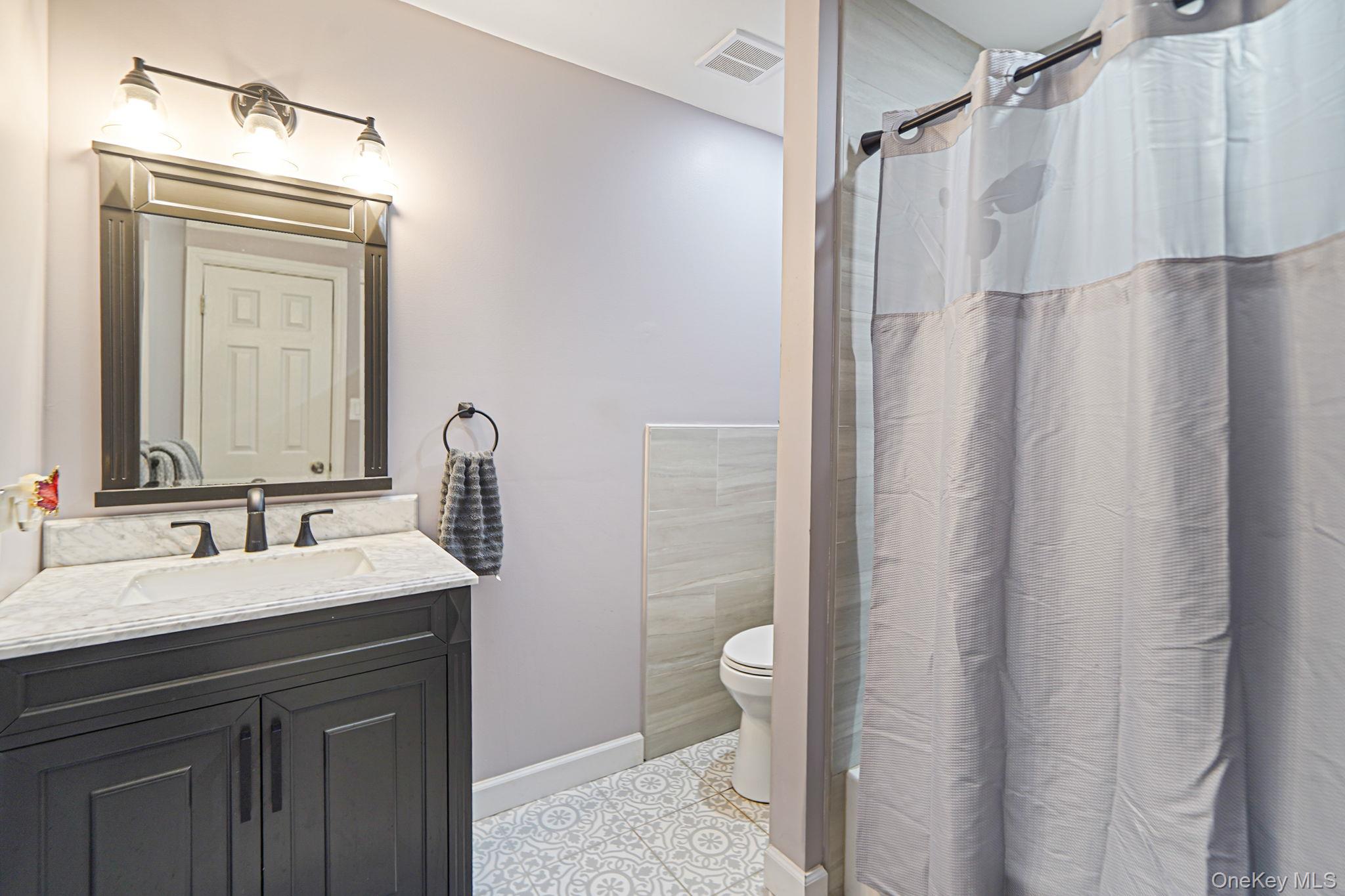 5 Hermart Lane, Ronkonkoma, NY 11779