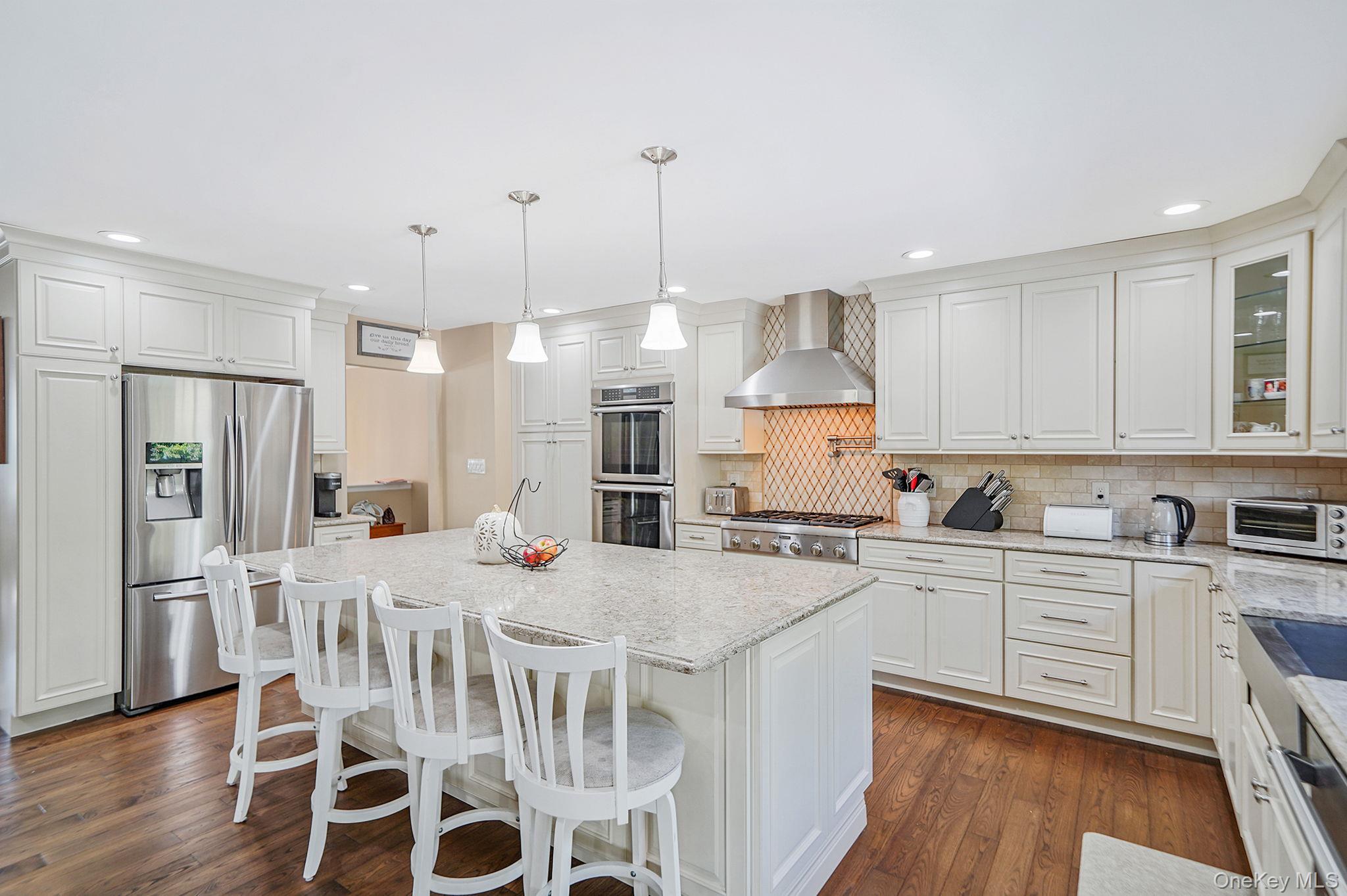 5 Hermart Lane, Ronkonkoma, NY 11779