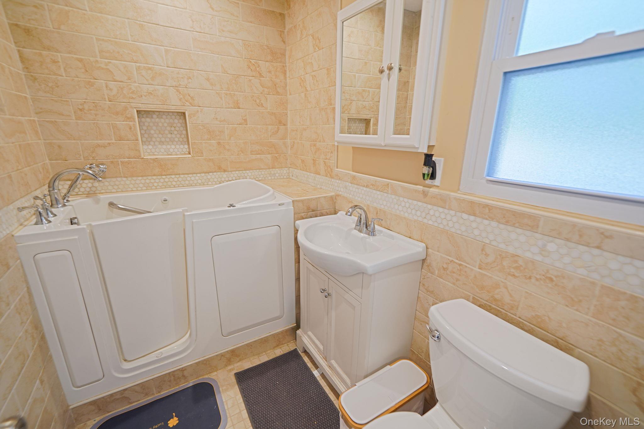 5 Hermart Lane, Ronkonkoma, NY 11779