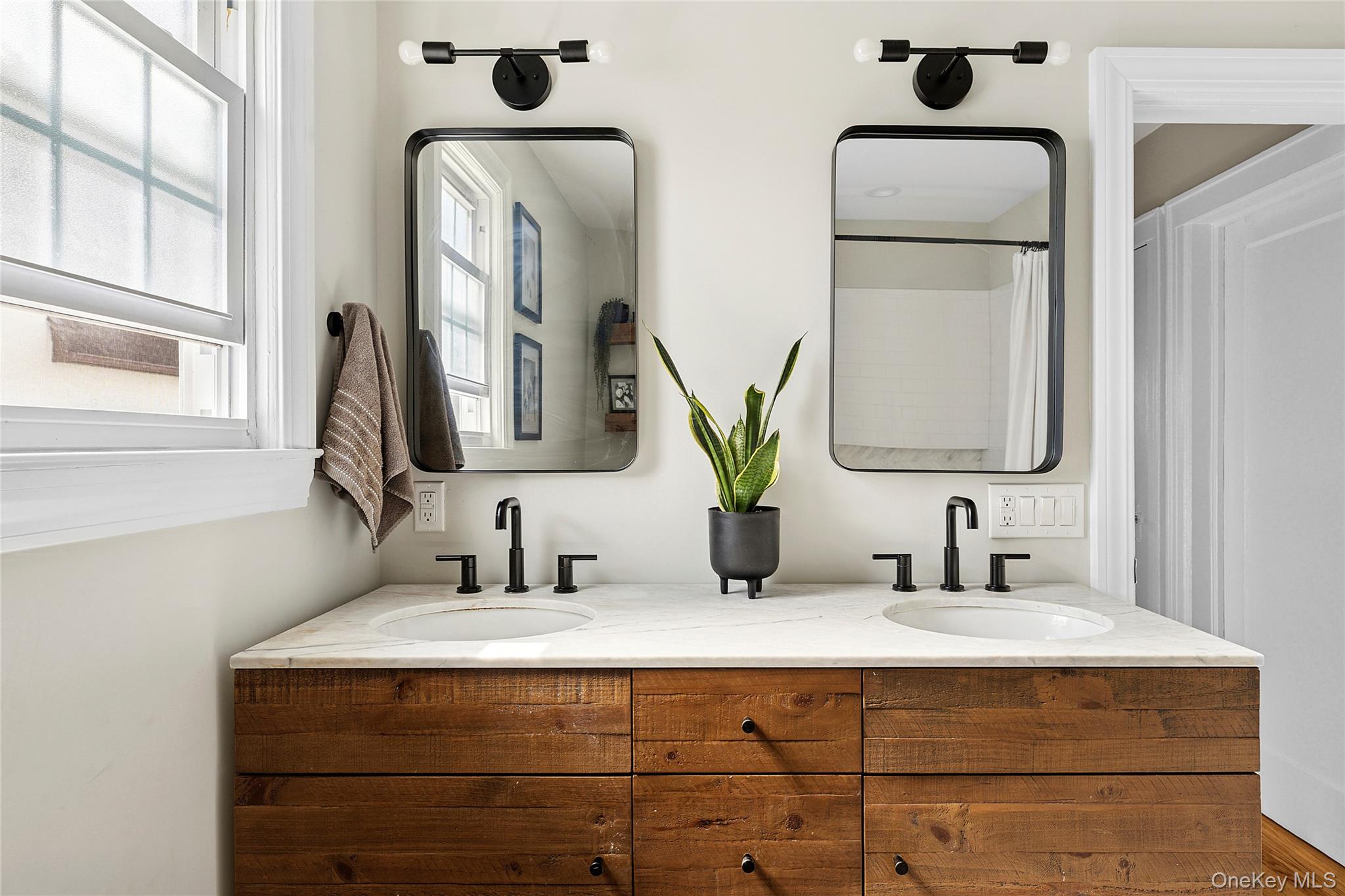 142 Rocklyn Avenue, Lynbrook, NY 11563