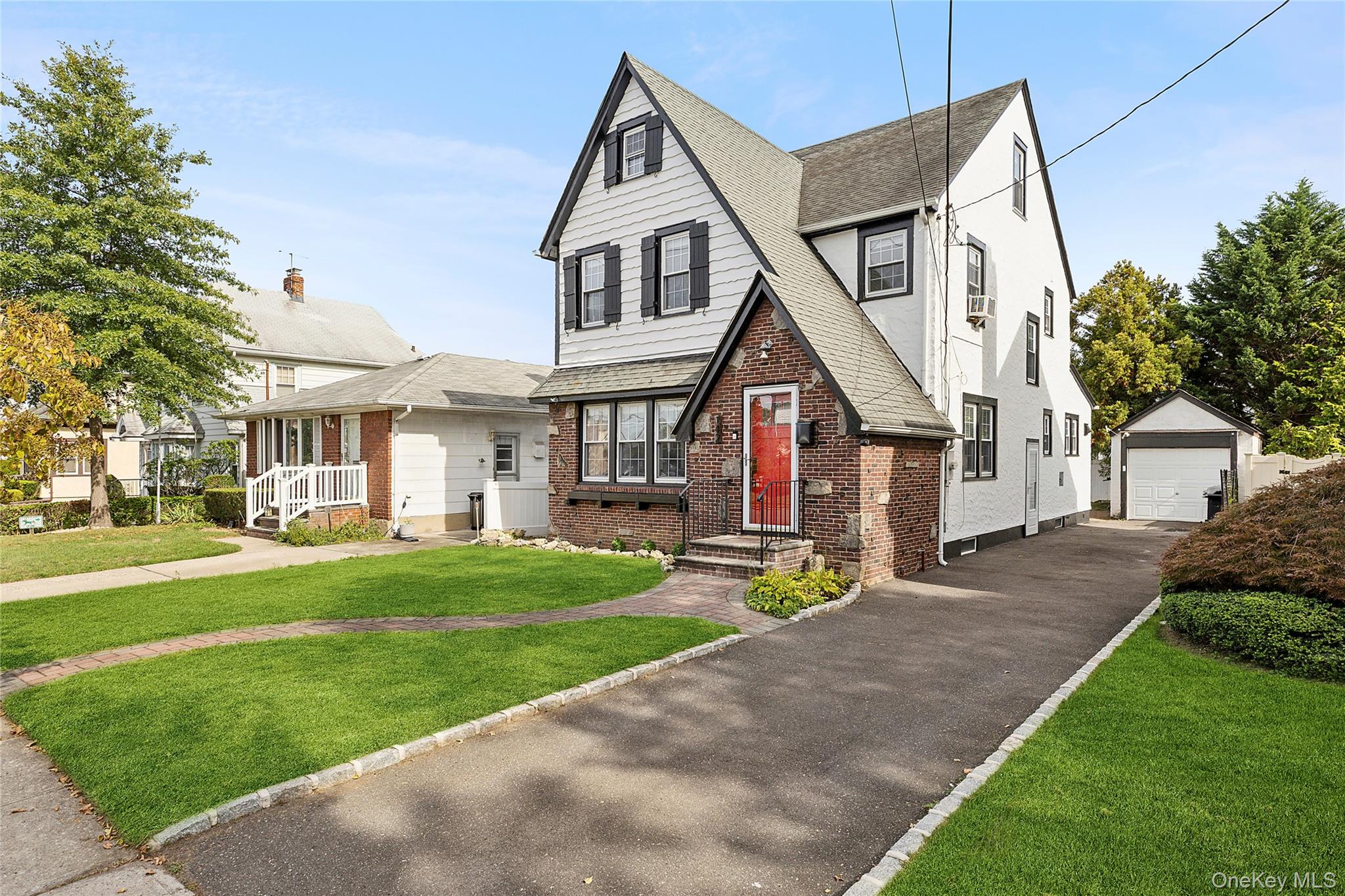 142 Rocklyn Avenue, Lynbrook, NY 11563