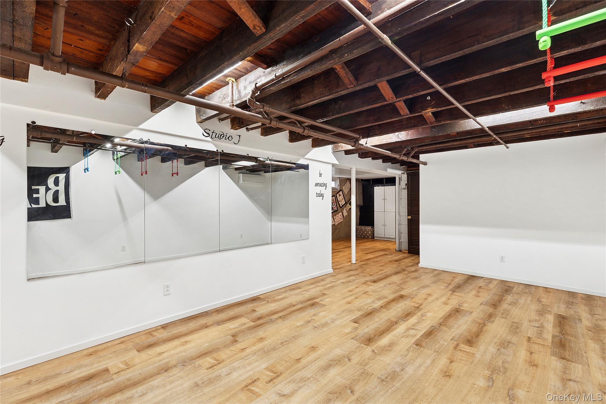 142 Rocklyn Avenue, Lynbrook, NY 11563