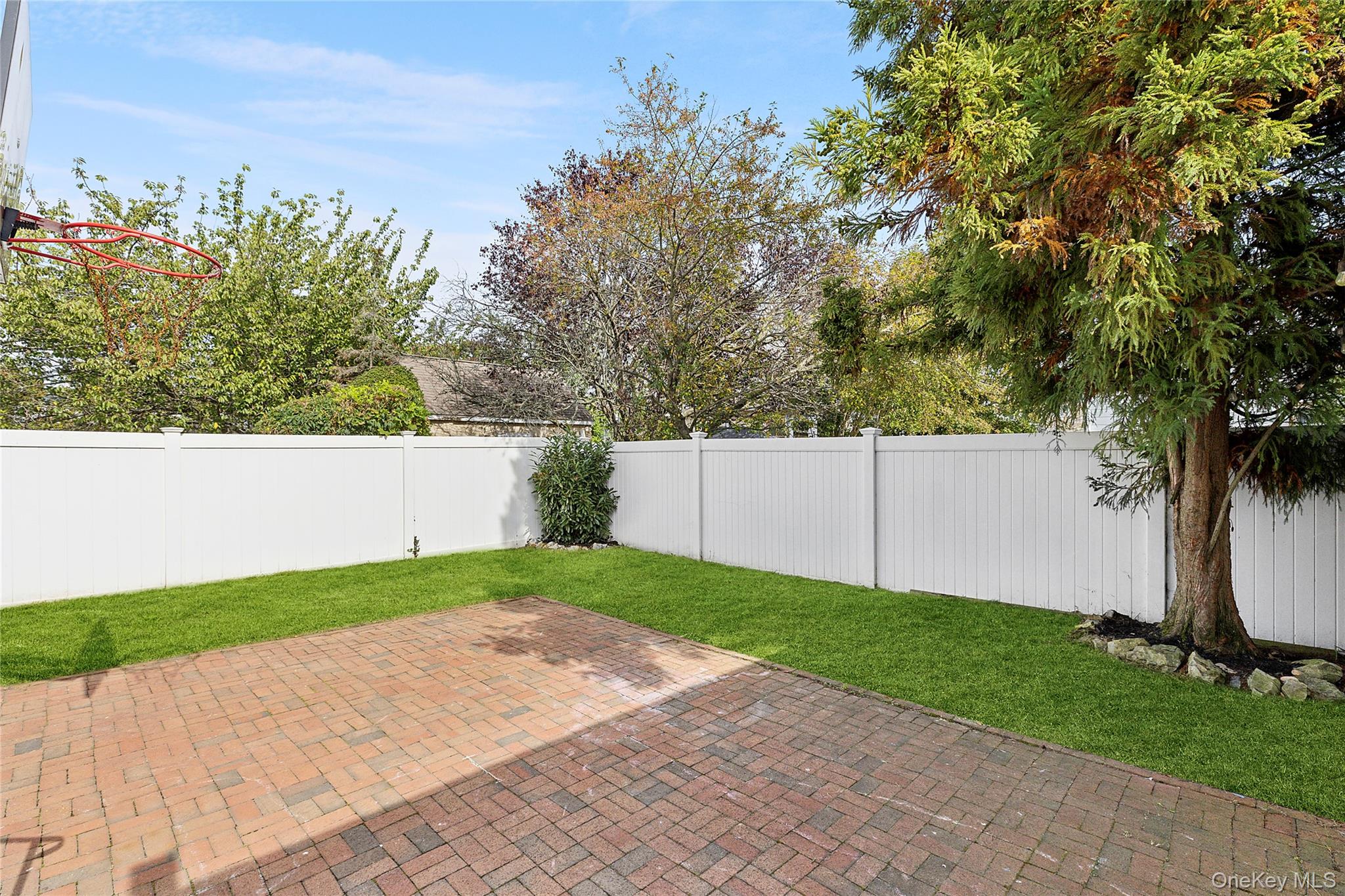 142 Rocklyn Avenue, Lynbrook, NY 11563