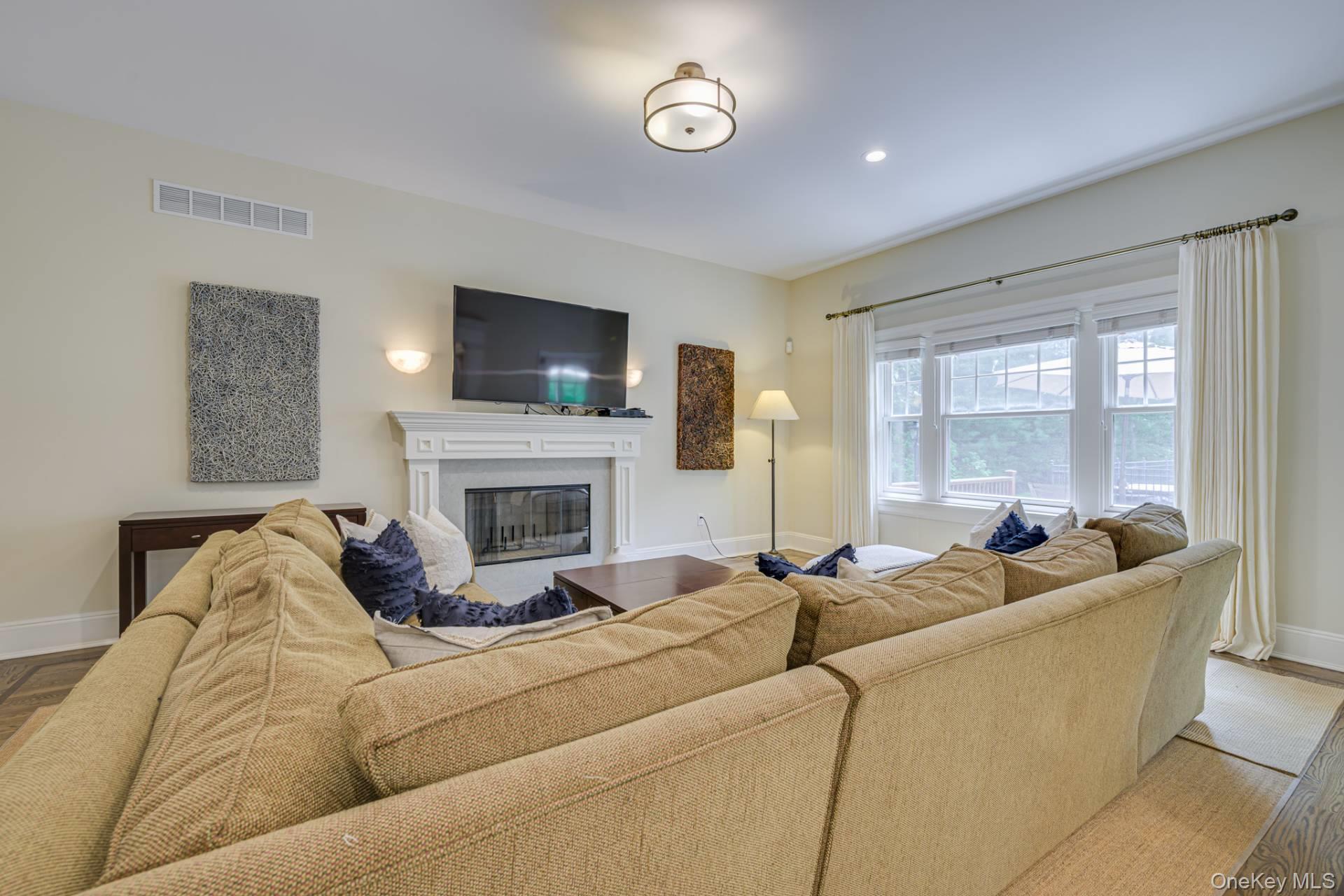 19 Arbutus Road, Quogue, NY 11959