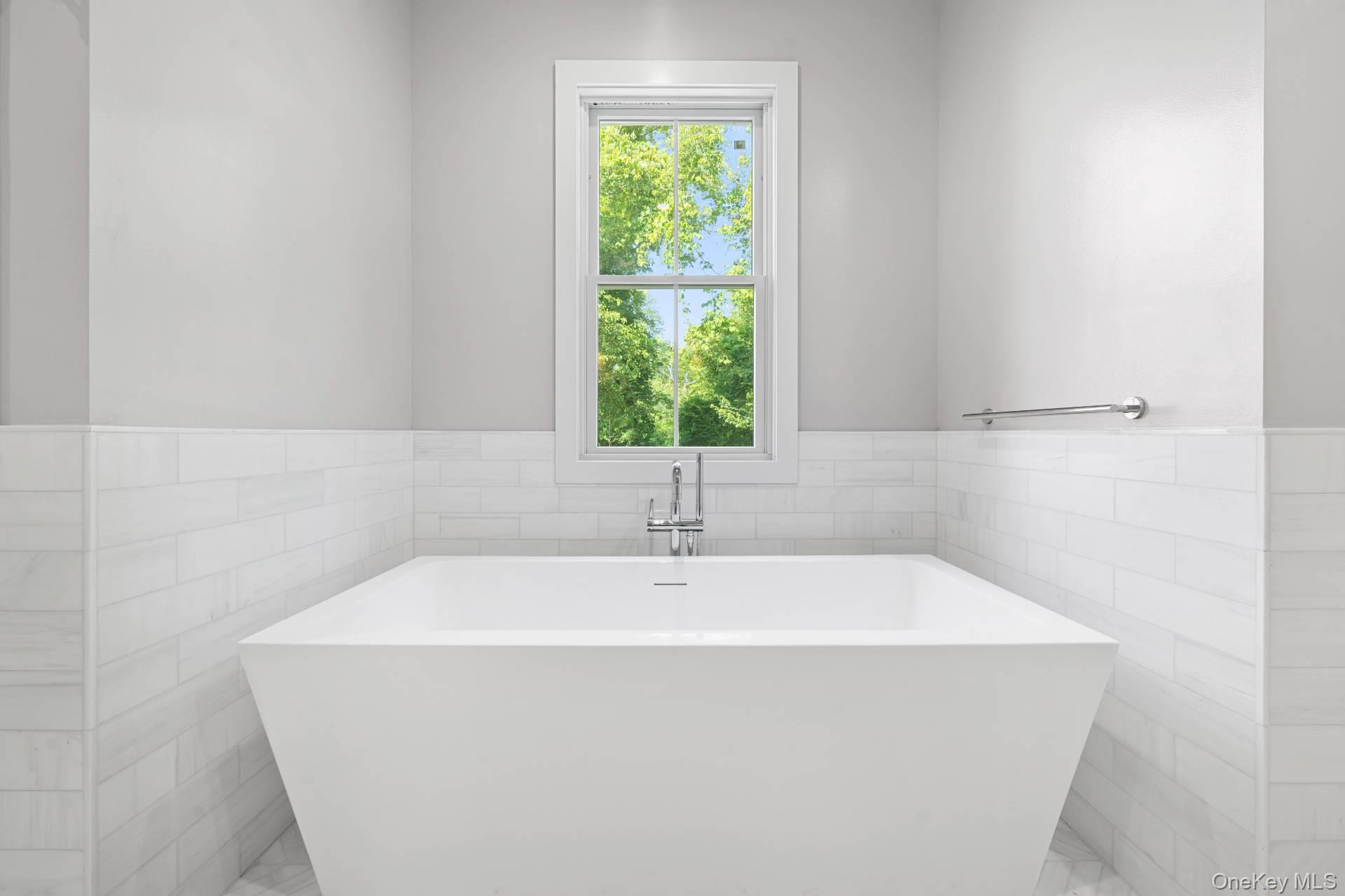 37 Peconic Bay, Southampton, NY 11968