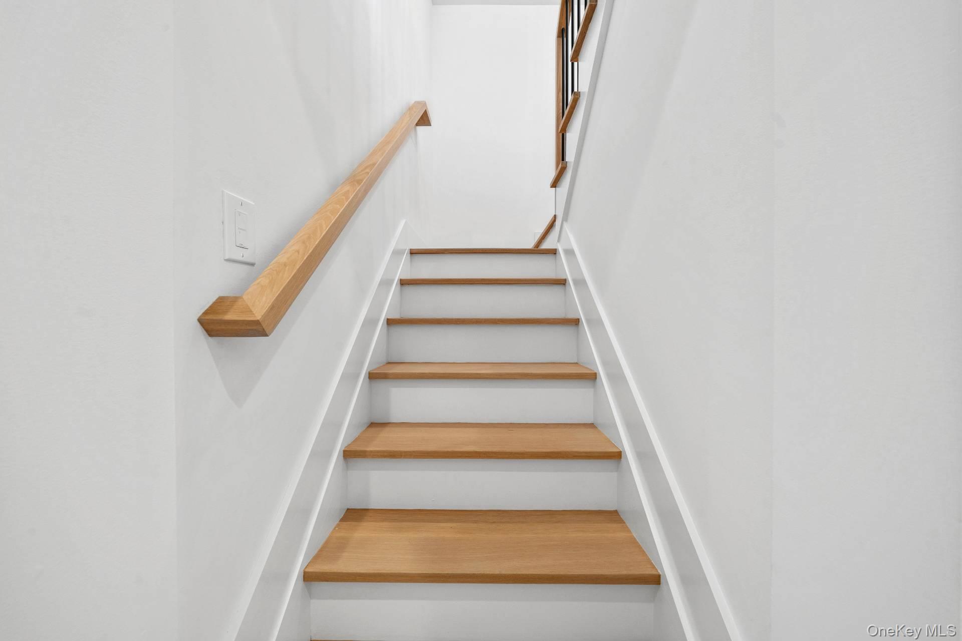 37 Peconic Bay, Southampton, NY 11968