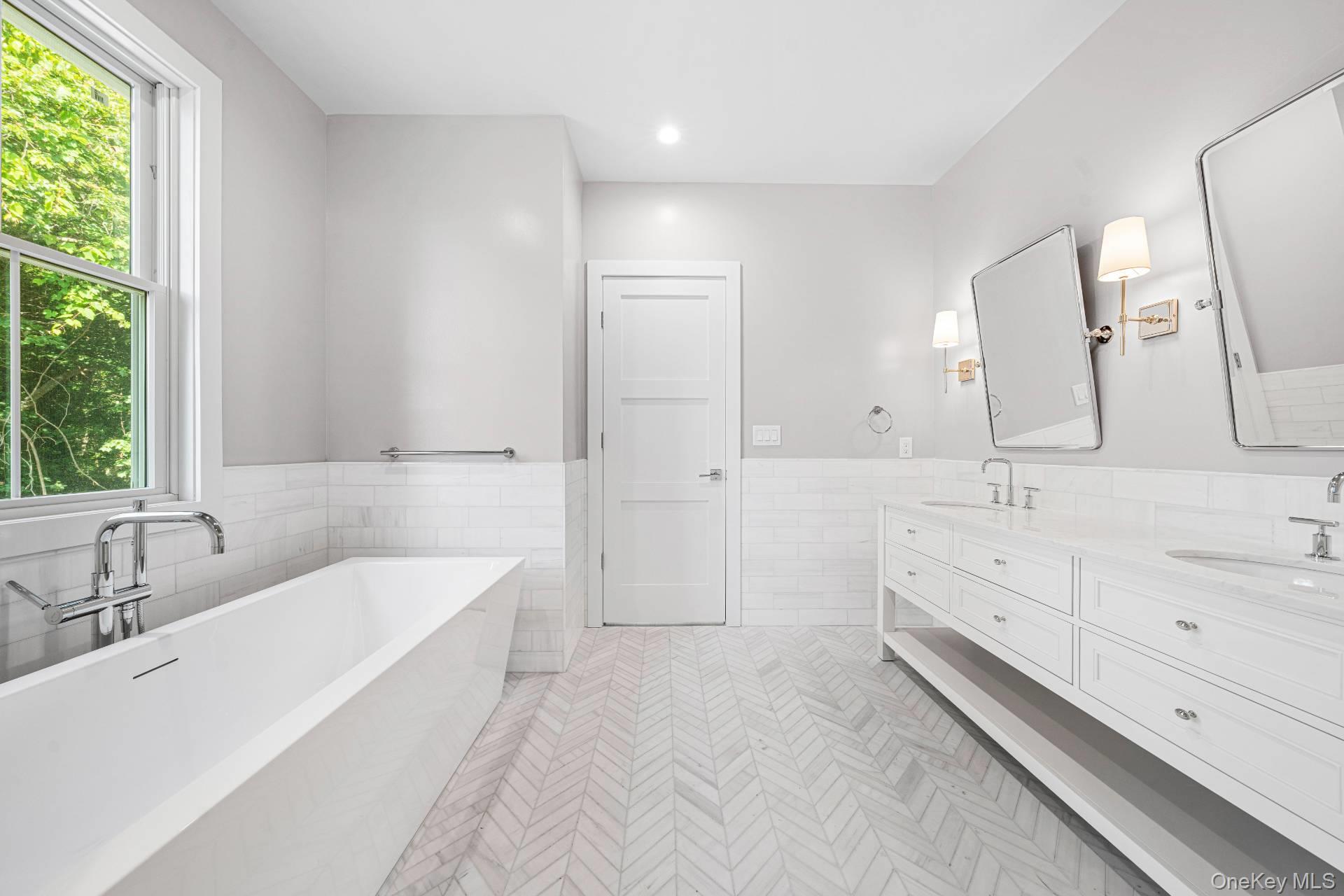 37 Peconic Bay, Southampton, NY 11968