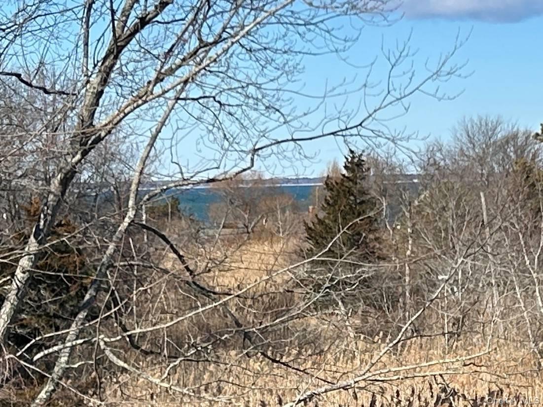 37 Peconic Bay, Southampton, NY 11968