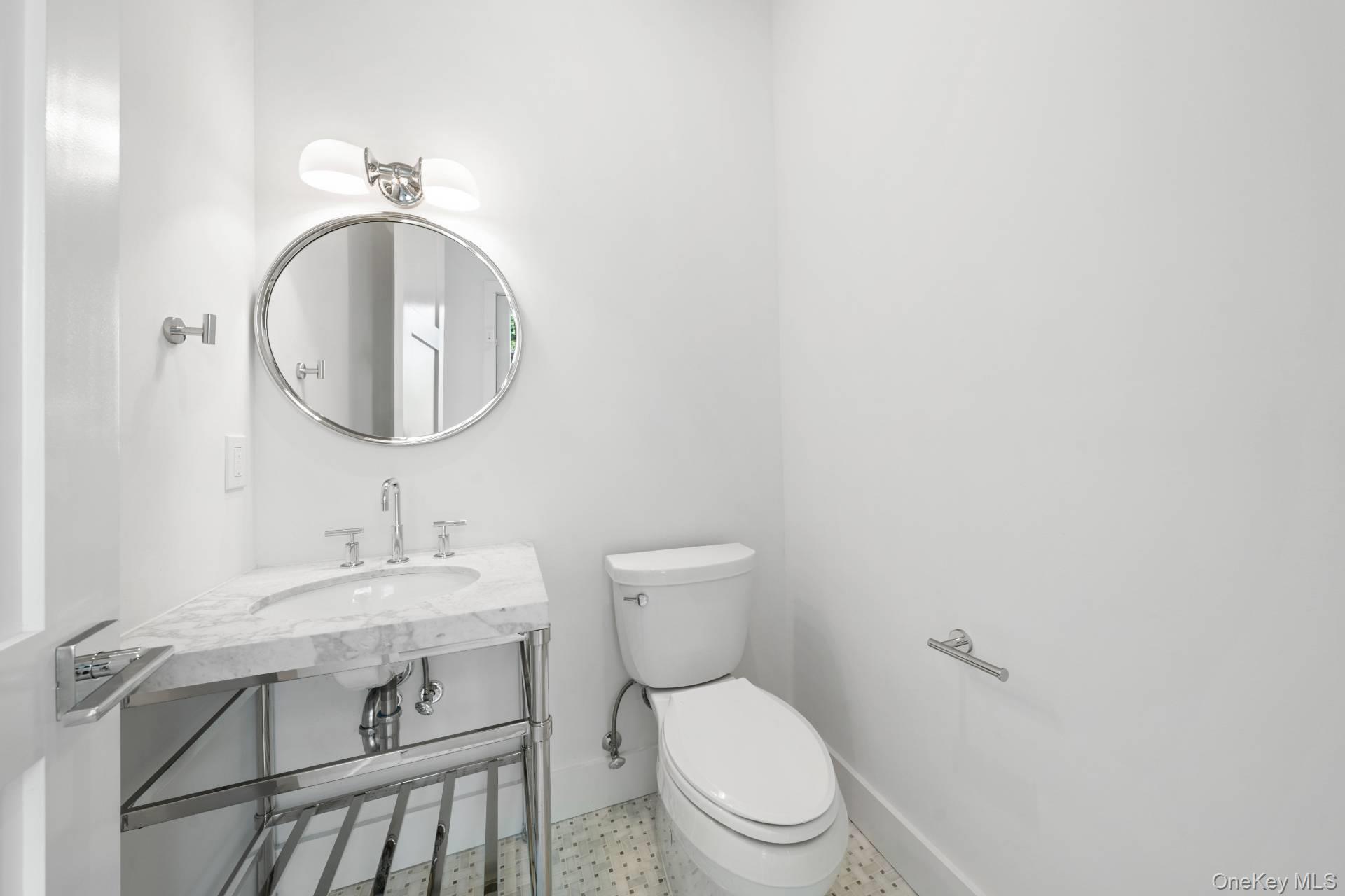 37 Peconic Bay, Southampton, NY 11968