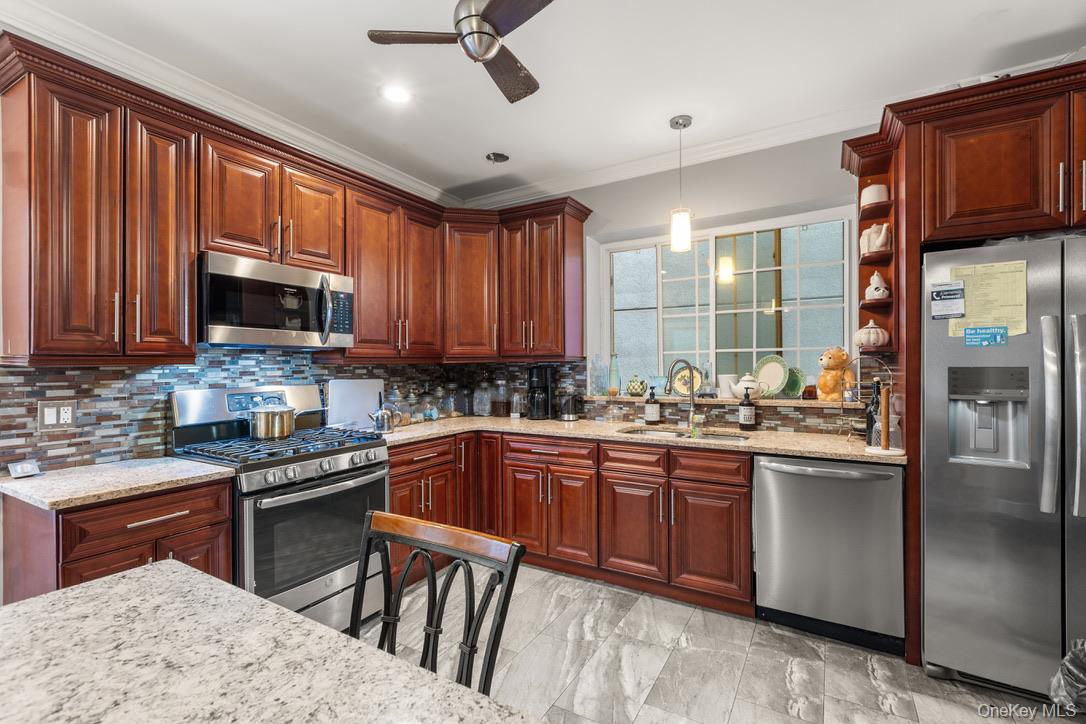 15 Bleecker Street, Brooklyn, NY 11221