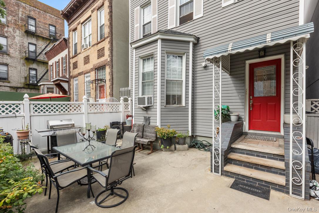 15 Bleecker Street, Brooklyn, NY 11221