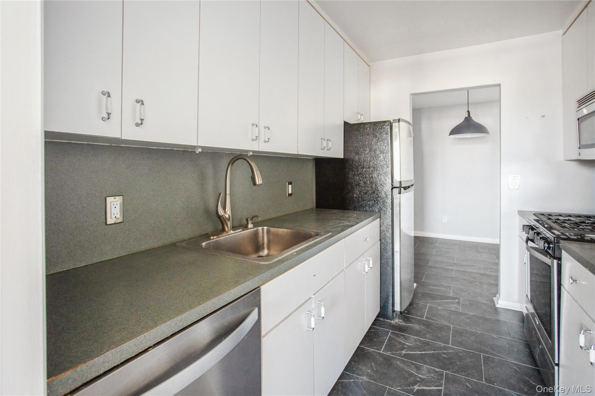 333 E Broadway # 3B, Long Beach, NY 11561