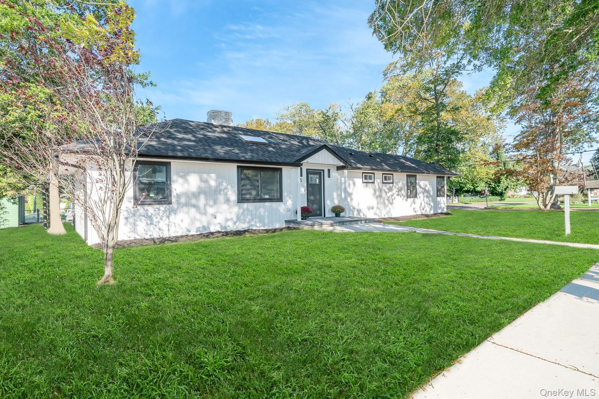 5 Huron Avenue, Massapequa, NY 11758