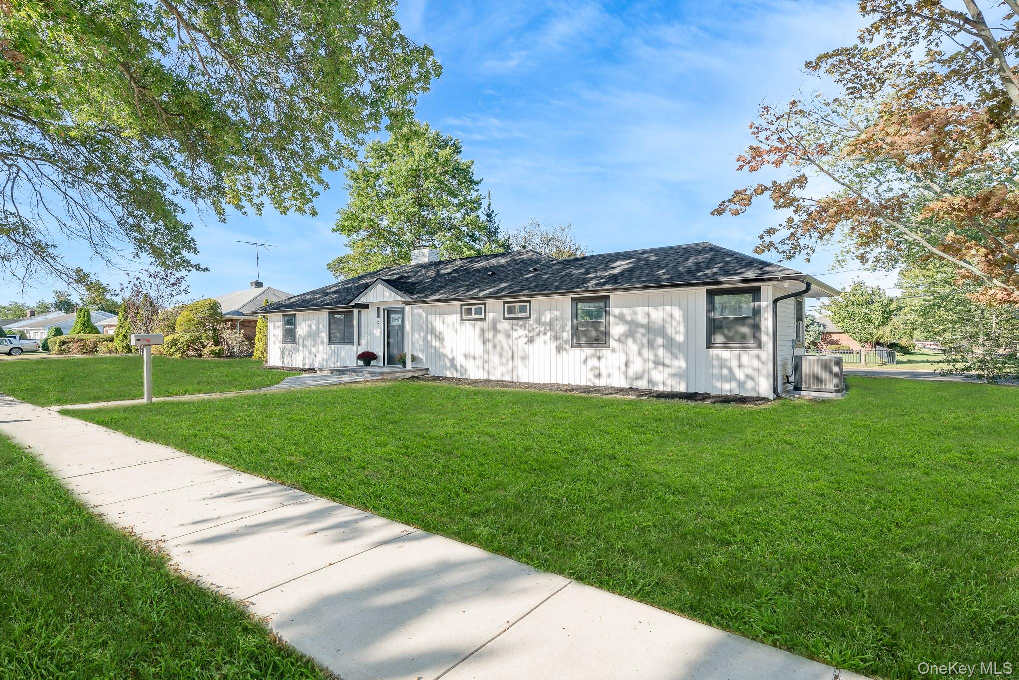 5 Huron Avenue, Massapequa, NY 11758