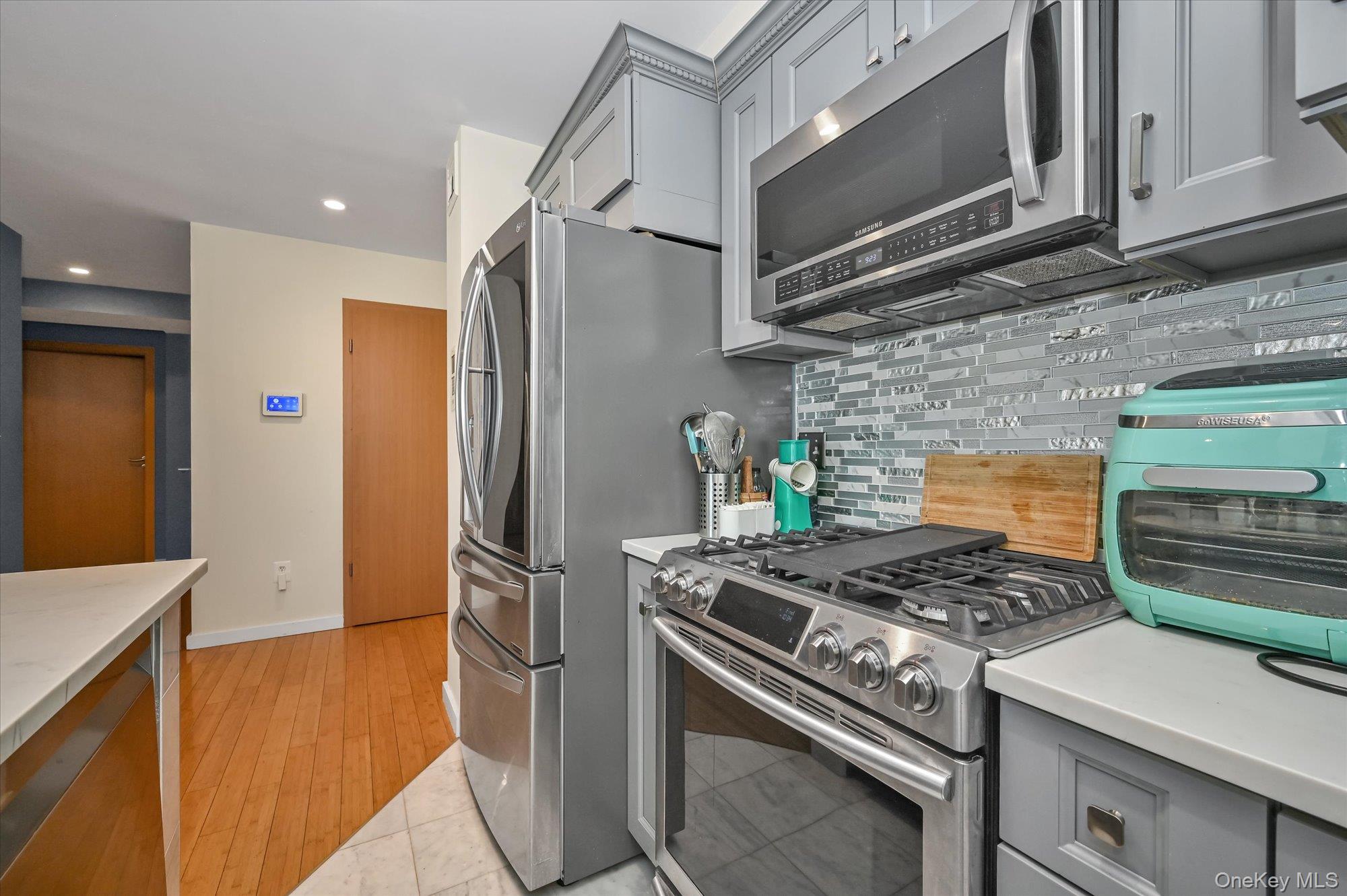 81-14 Queens Boulevard # PH6C, Elmhurst, NY 11373