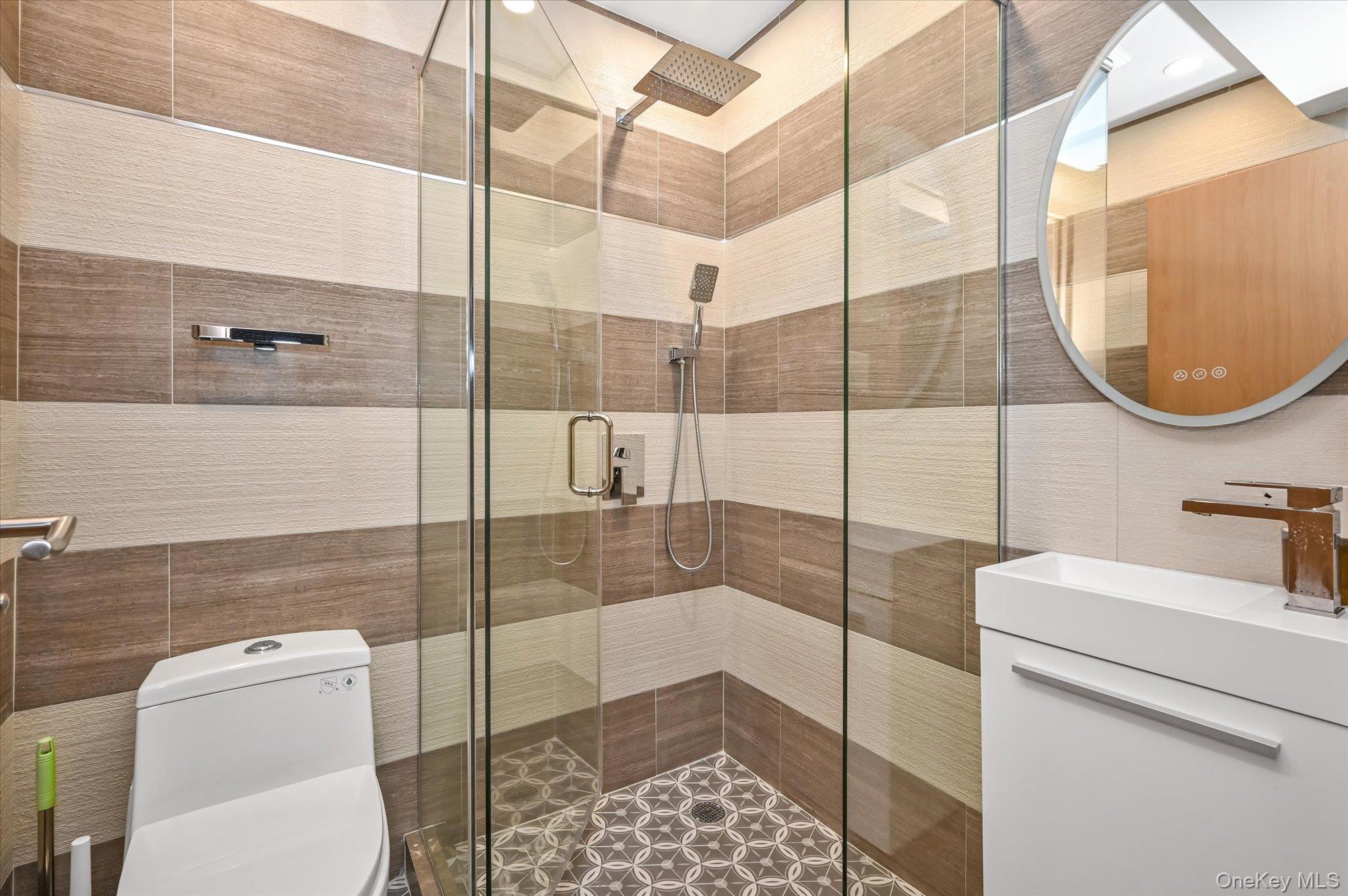 81-14 Queens Boulevard # PH6C, Elmhurst, NY 11373