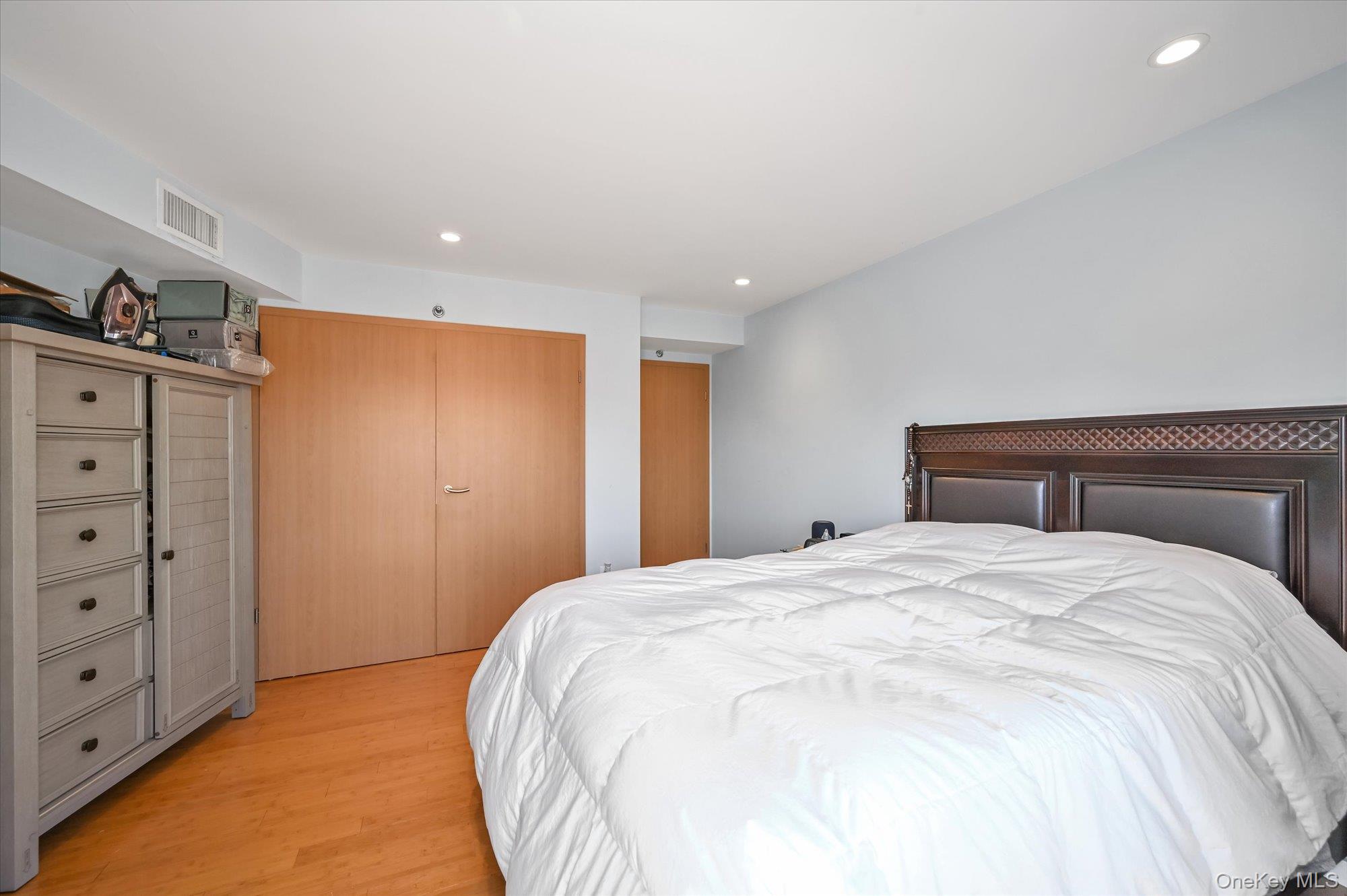 81-14 Queens Boulevard # PH6C, Elmhurst, NY 11373