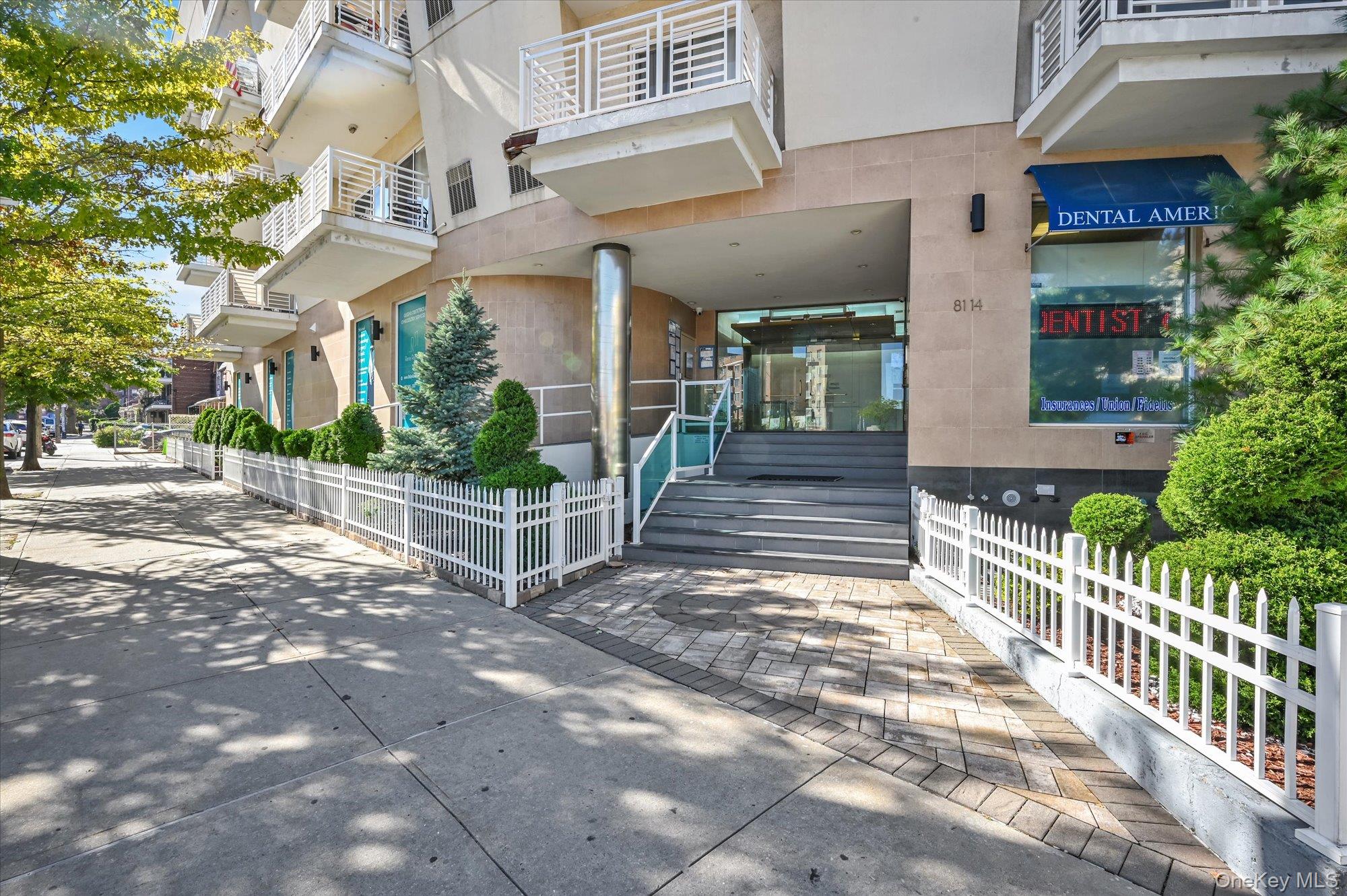 81-14 Queens Boulevard # PH6C, Elmhurst, NY 11373