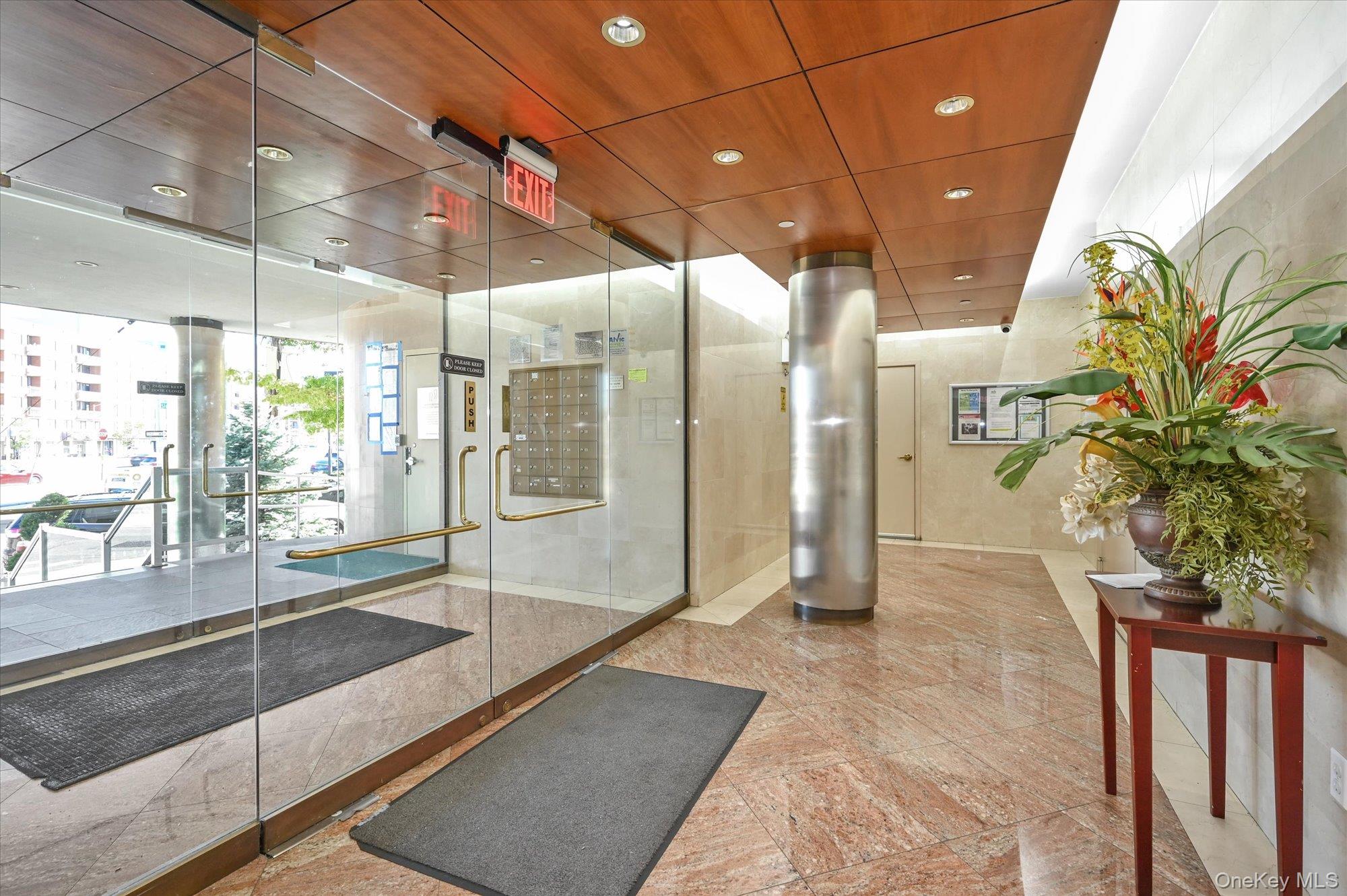 81-14 Queens Boulevard # PH6C, Elmhurst, NY 11373