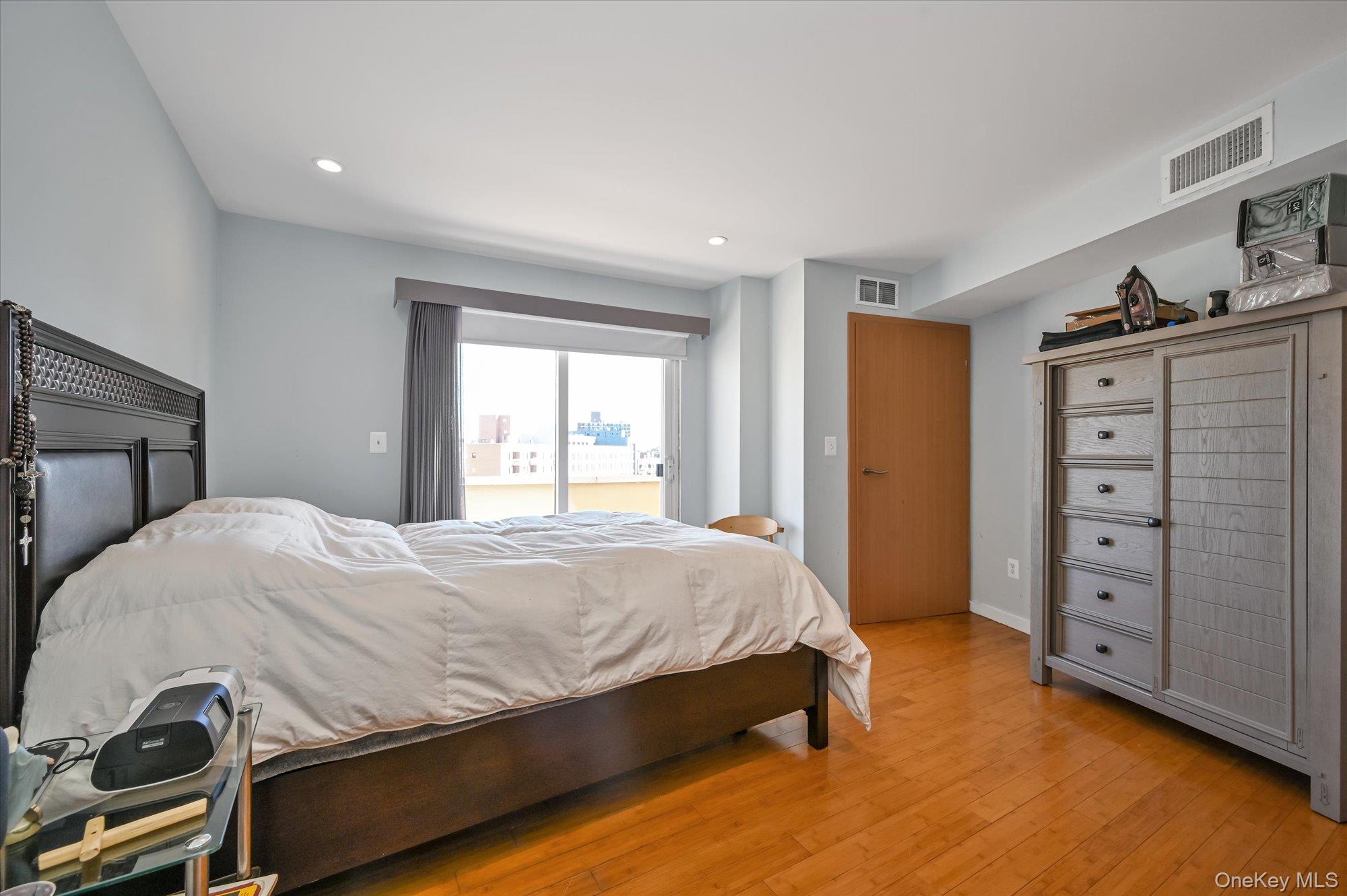 81-14 Queens Boulevard # PH6C, Elmhurst, NY 11373