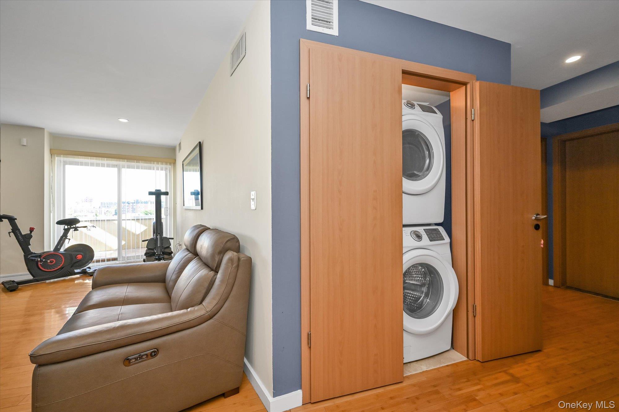 81-14 Queens Boulevard # PH6C, Elmhurst, NY 11373