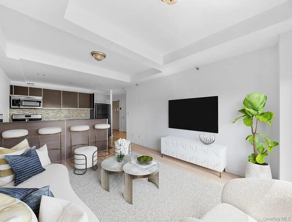 143-20 Hoover Avenue # 605, Briarwood, NY 11435