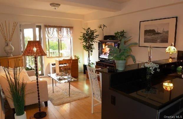 143-20 Hoover Avenue # 605, Briarwood, NY 11435