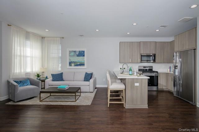 5 Sutton Court # 5, Mount Sinai, NY 11766