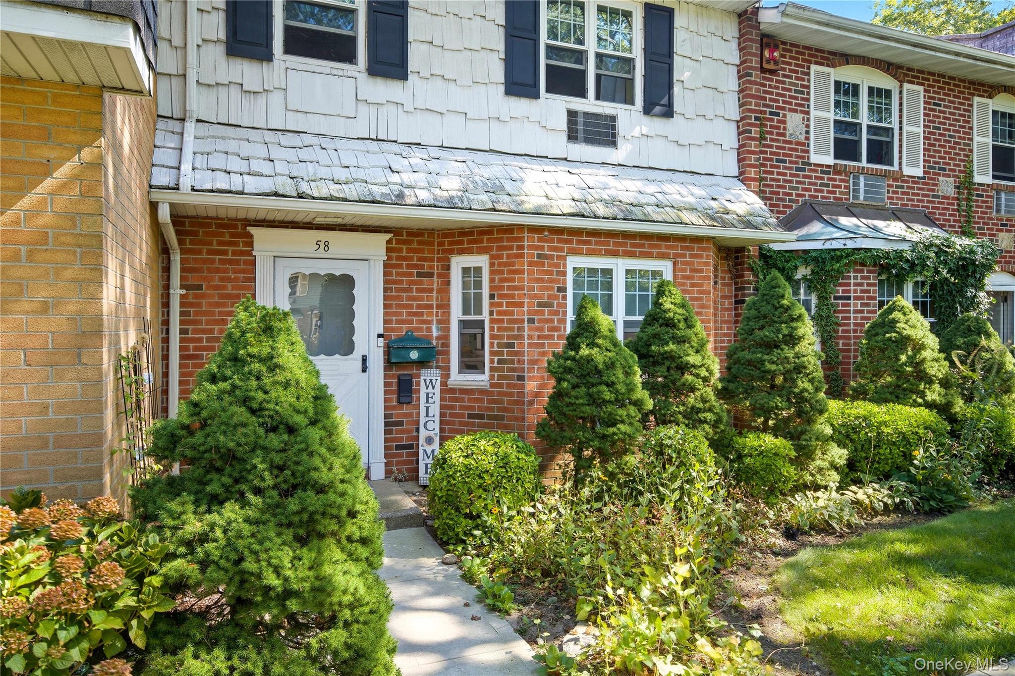 11 Glen Hollow Drive # D58, Holtsville, NY 11742