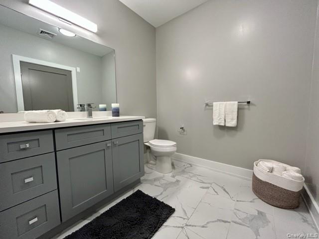 75 Circle Drive # 77-102, Central Islip, NY 11722