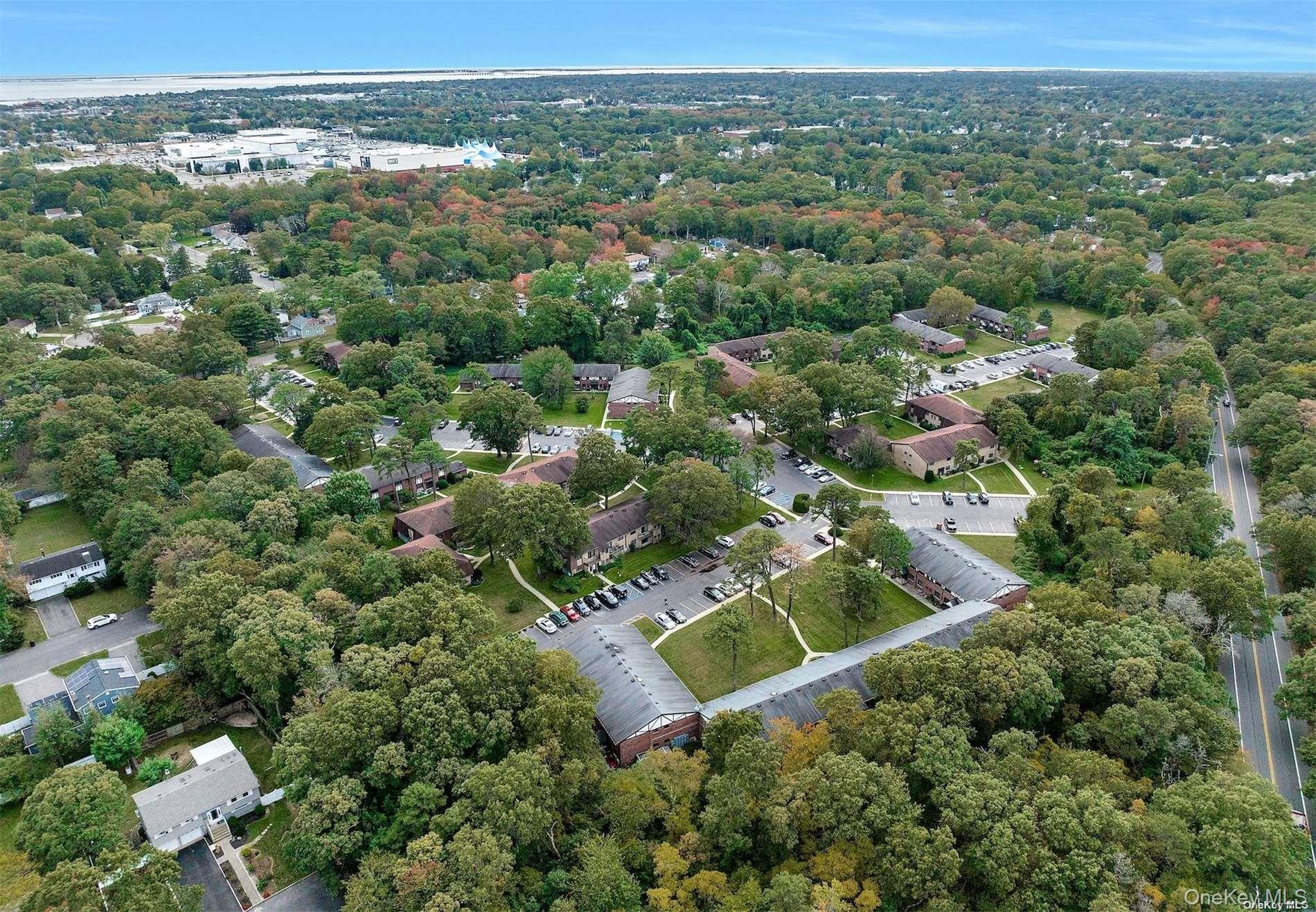 85 Newbrook Lane # 85N, Bay Shore, NY 11706