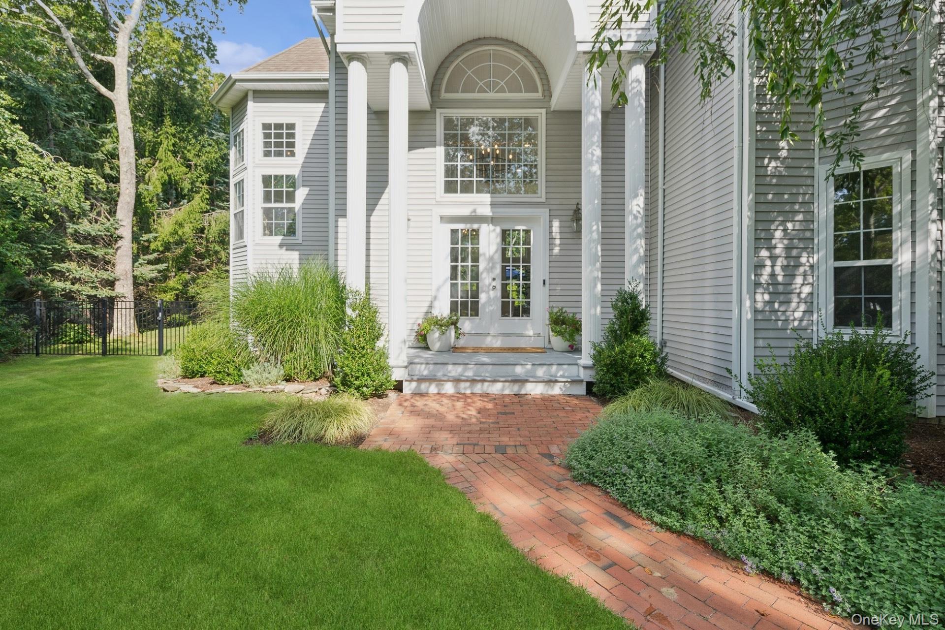 35 Hollow Lane, Westhampton, NY 11977