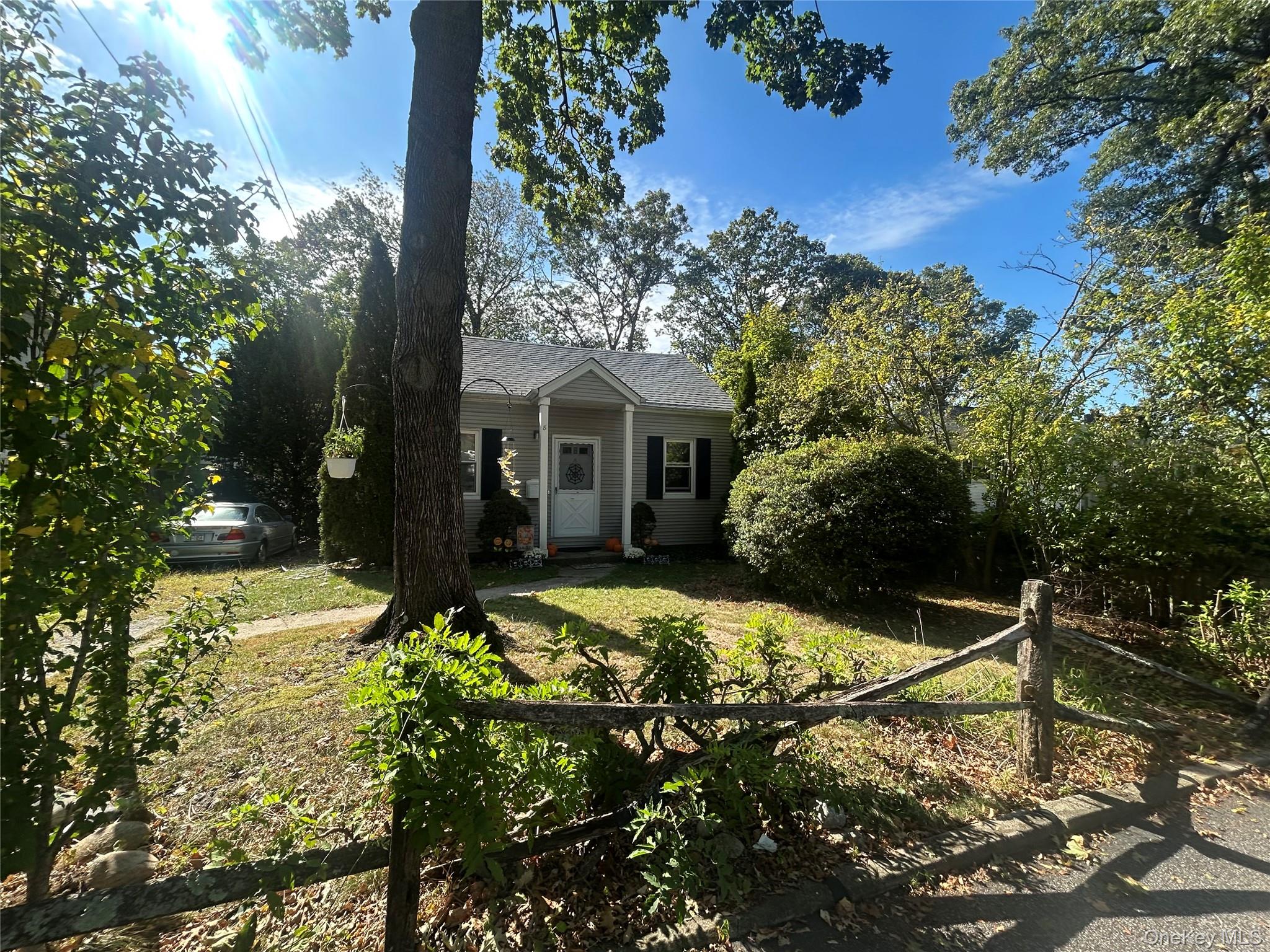 8 Bayard Avenue, Bayville, NY 11709