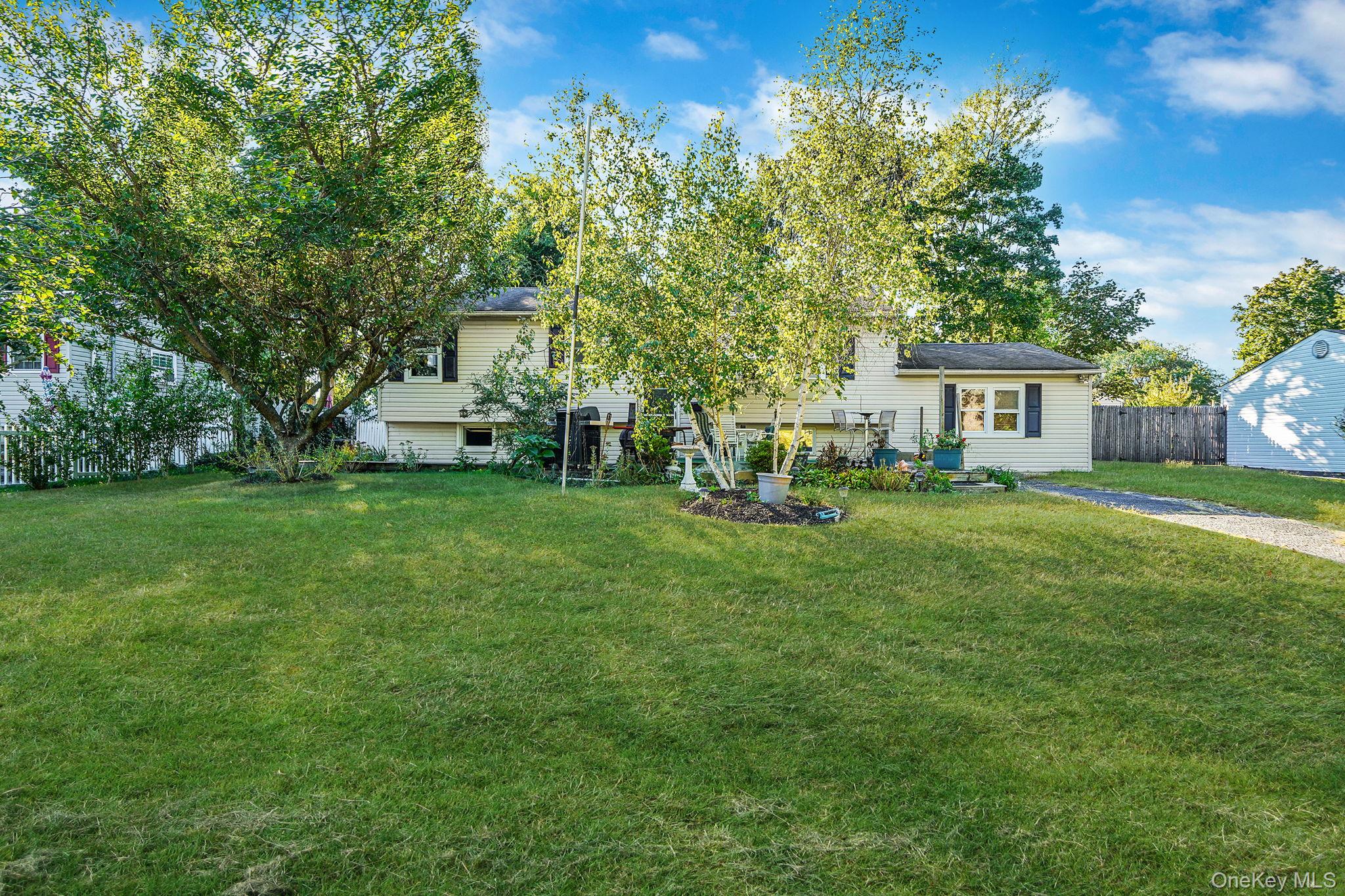 2812 Sipp Avenue, Medford, NY 11763