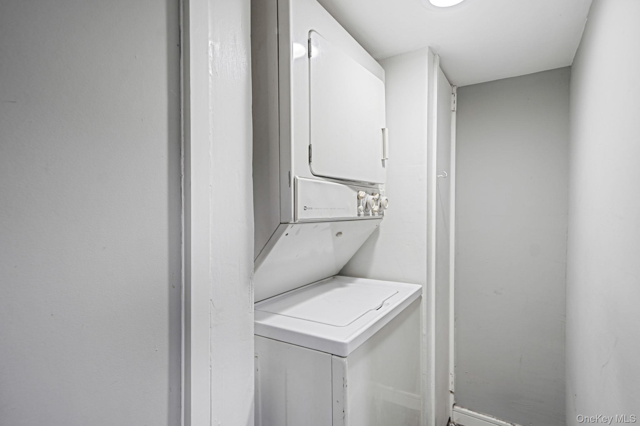 2812 Sipp Avenue, Medford, NY 11763