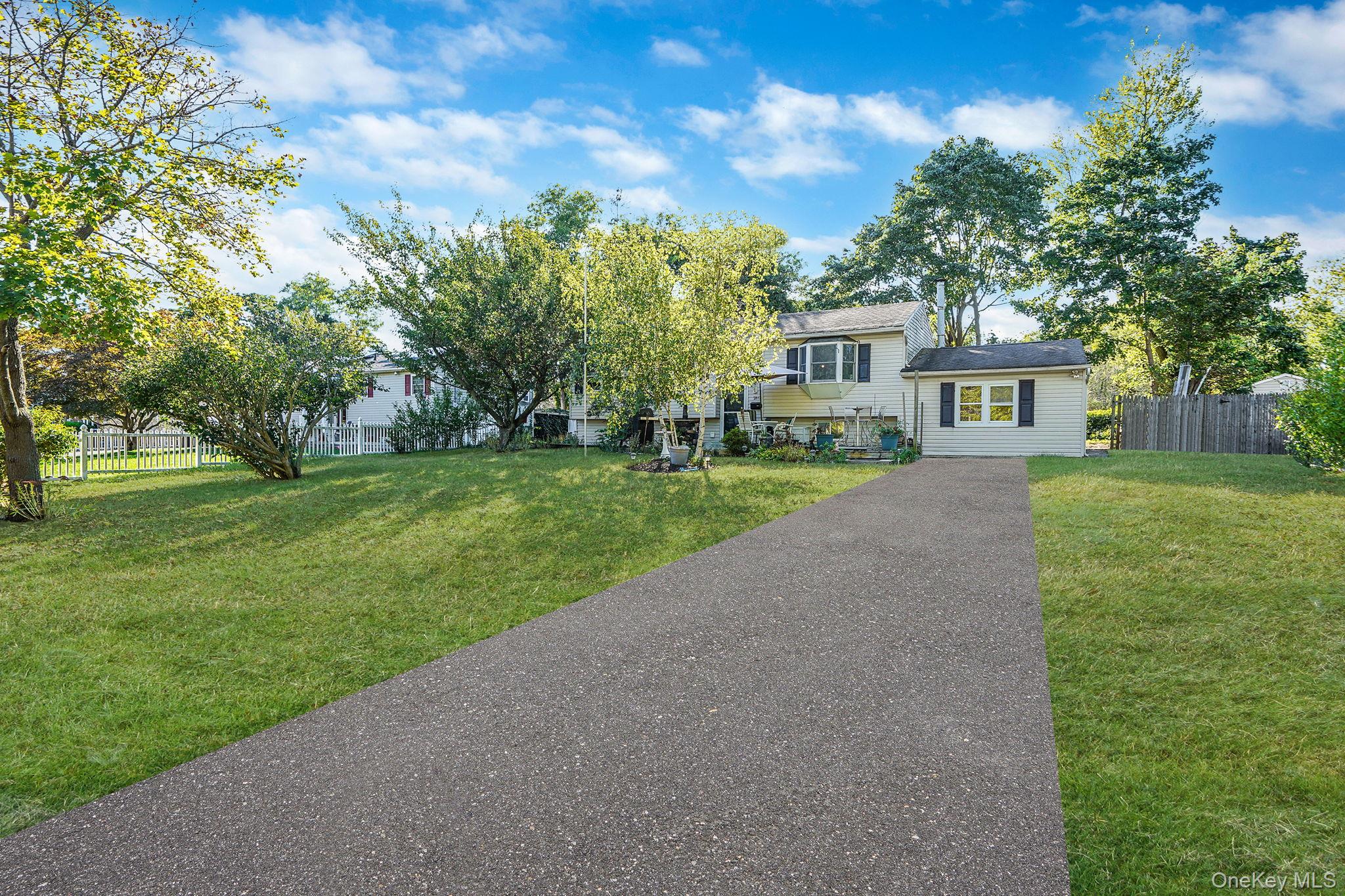 2812 Sipp Avenue, Medford, NY 11763