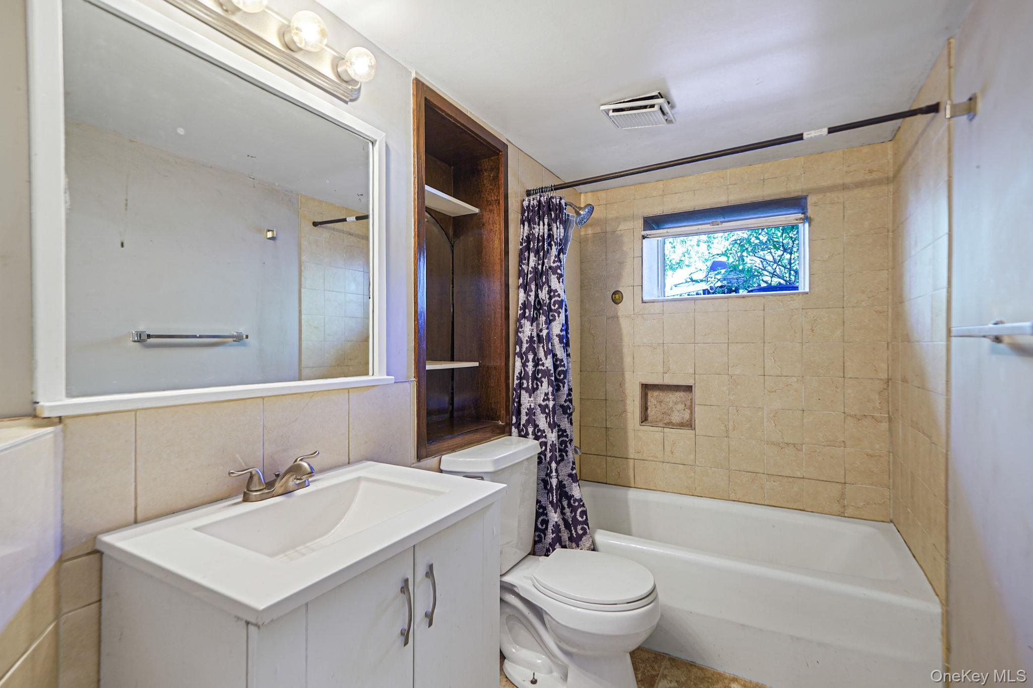 2812 Sipp Avenue, Medford, NY 11763