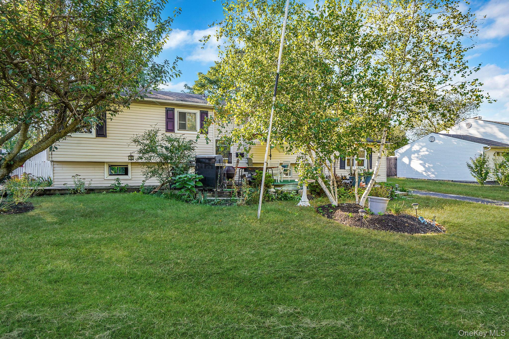 2812 Sipp Avenue, Medford, NY 11763