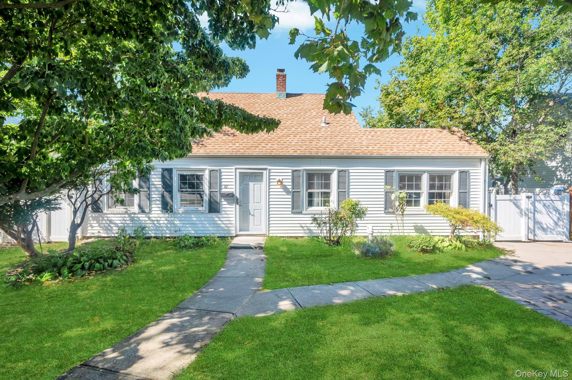 81 Division Avenue, Levittown, NY 11756