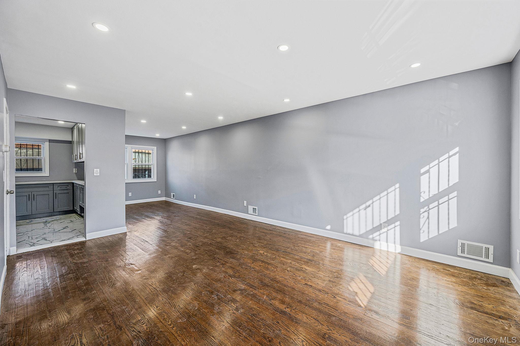 8726 127th Street, Richmond Hill, NY 11418