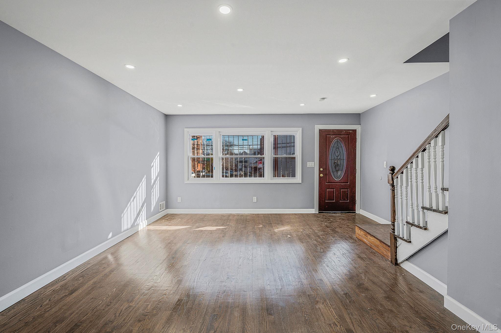 8726 127th Street, Richmond Hill, NY 11418