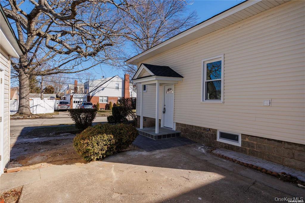 33 Marshall Avenue, Lynbrook, NY 11563