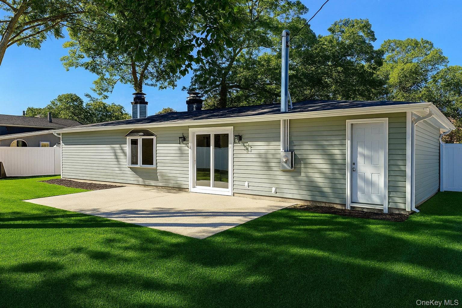 15 Spurwoods Lane, Farmingville, NY 11738