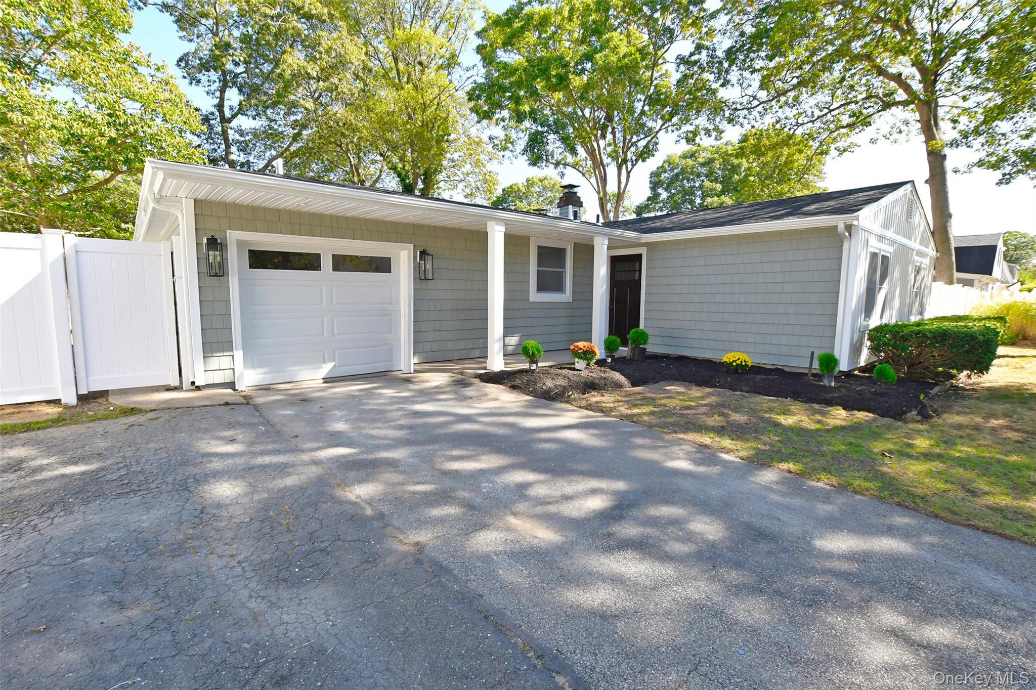 15 Spurwoods Lane, Farmingville, NY 11738